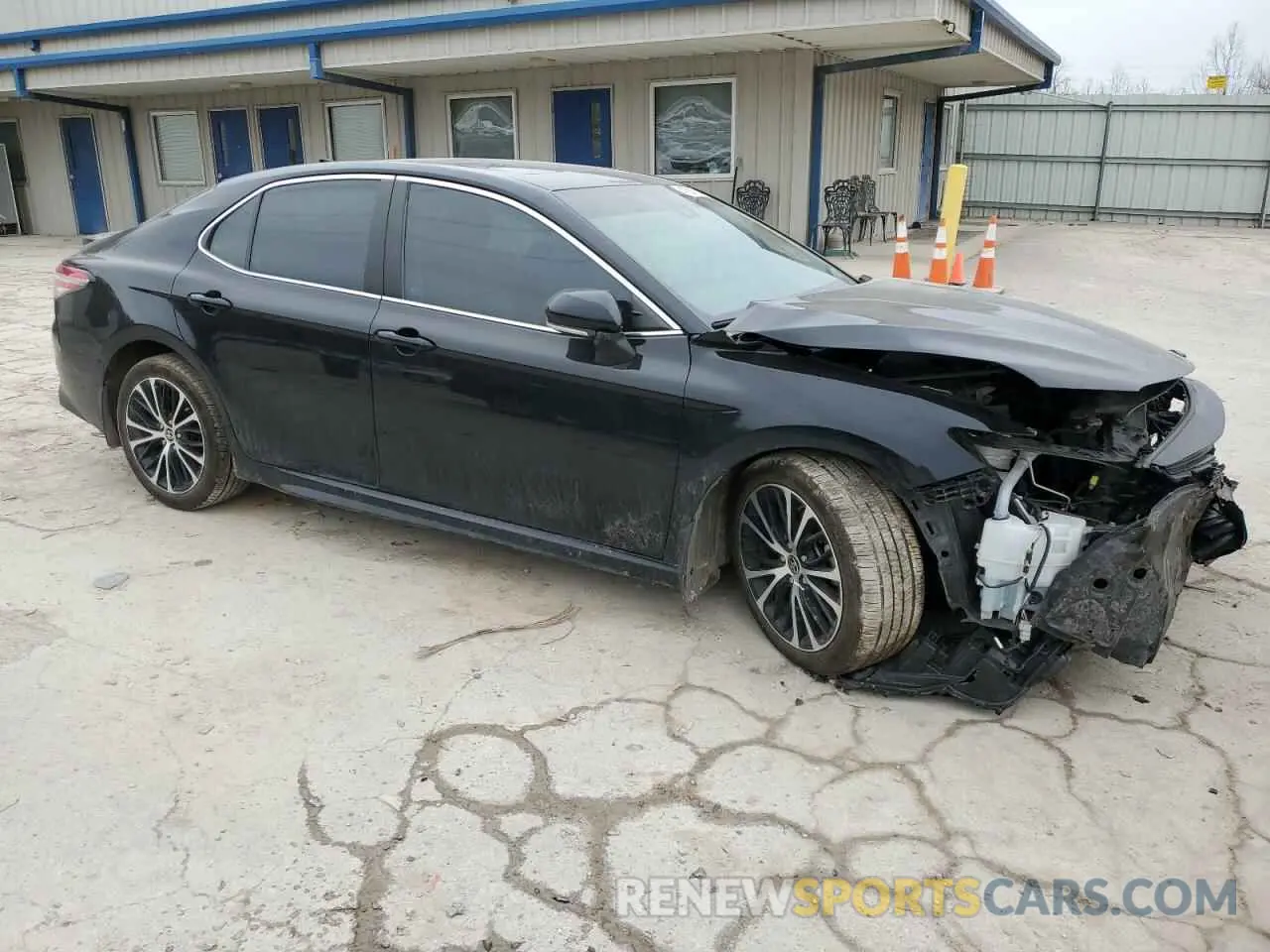4 Photograph of a damaged car 4T1M11BK1LU019216 TOYOTA CAMRY 2020