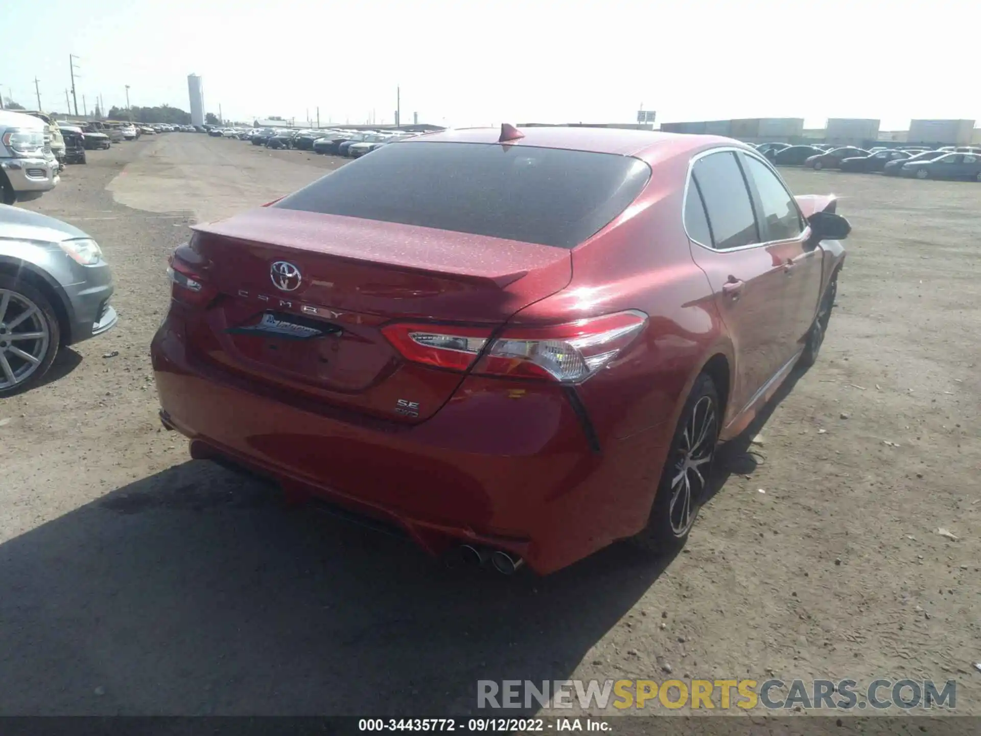 4 Photograph of a damaged car 4T1M11BK3LU006290 TOYOTA CAMRY 2020