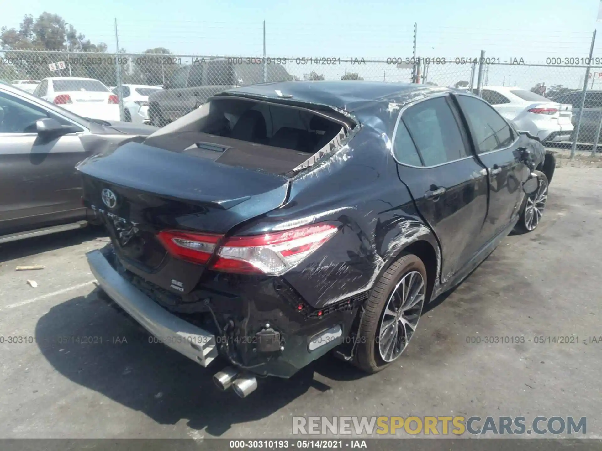 4 Photograph of a damaged car 4T1M11BK7LU009130 TOYOTA CAMRY 2020