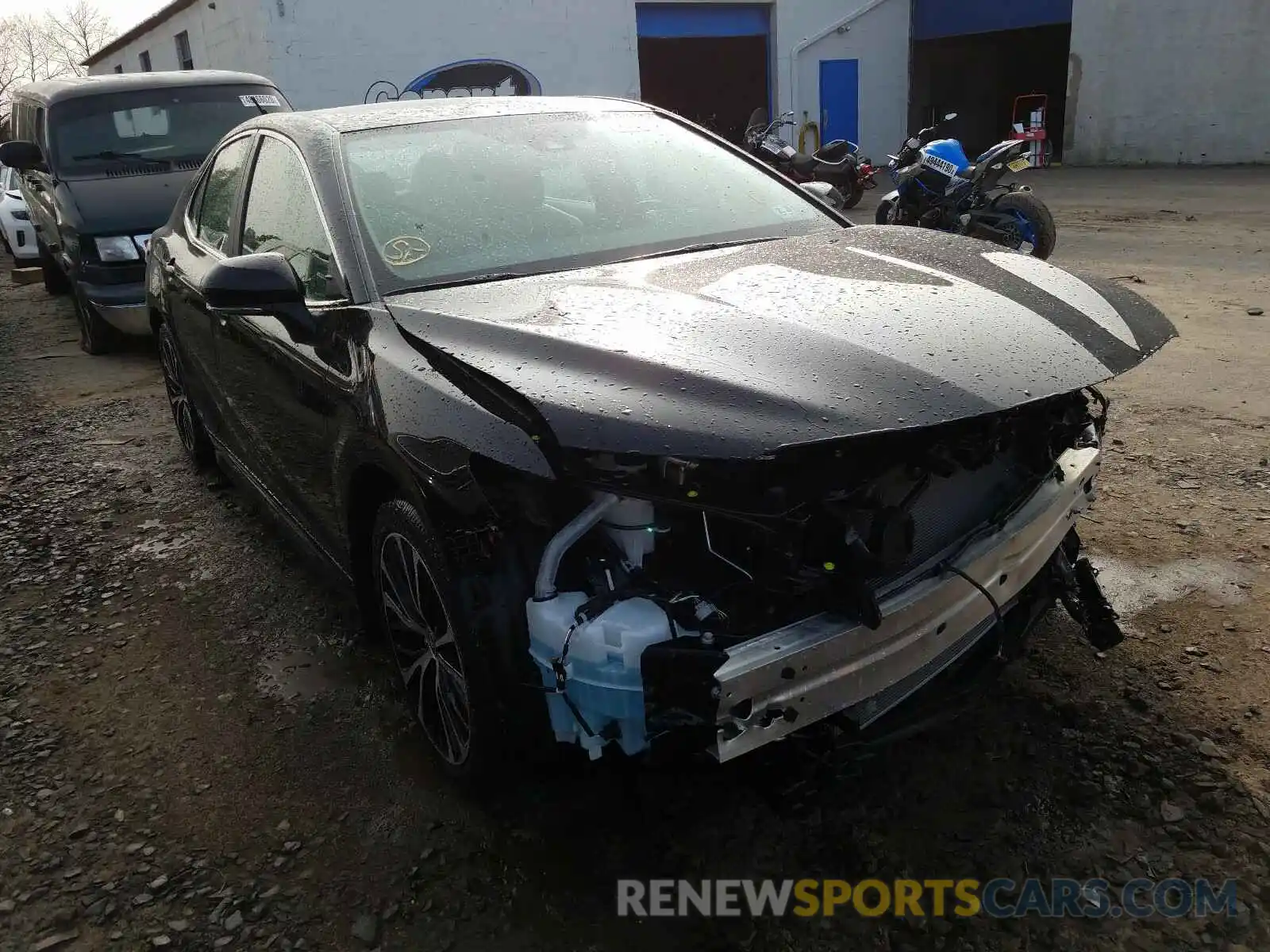 1 Photograph of a damaged car 4T1M11BKXLU008733 TOYOTA CAMRY 2020