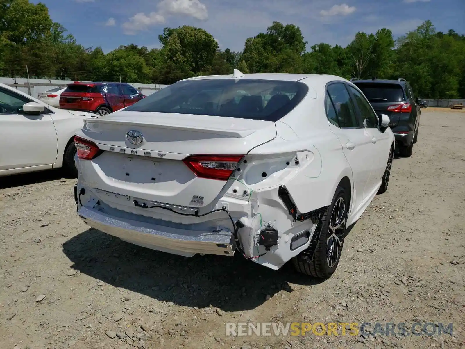 4 Photograph of a damaged car 4T1M11BKXLU014841 TOYOTA CAMRY 2020