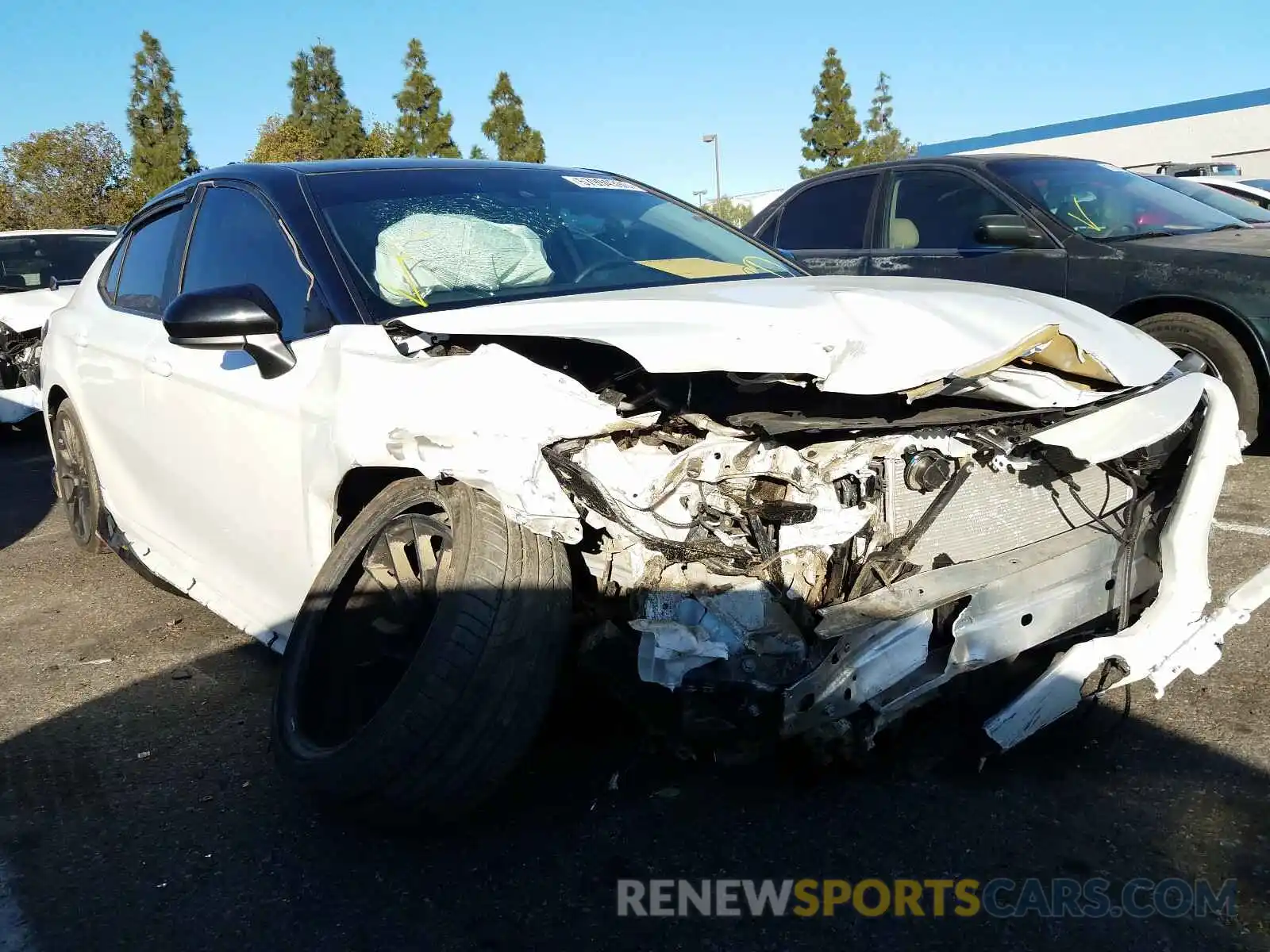 1 Photograph of a damaged car 4T1NZ1AK1LU038072 TOYOTA CAMRY 2020