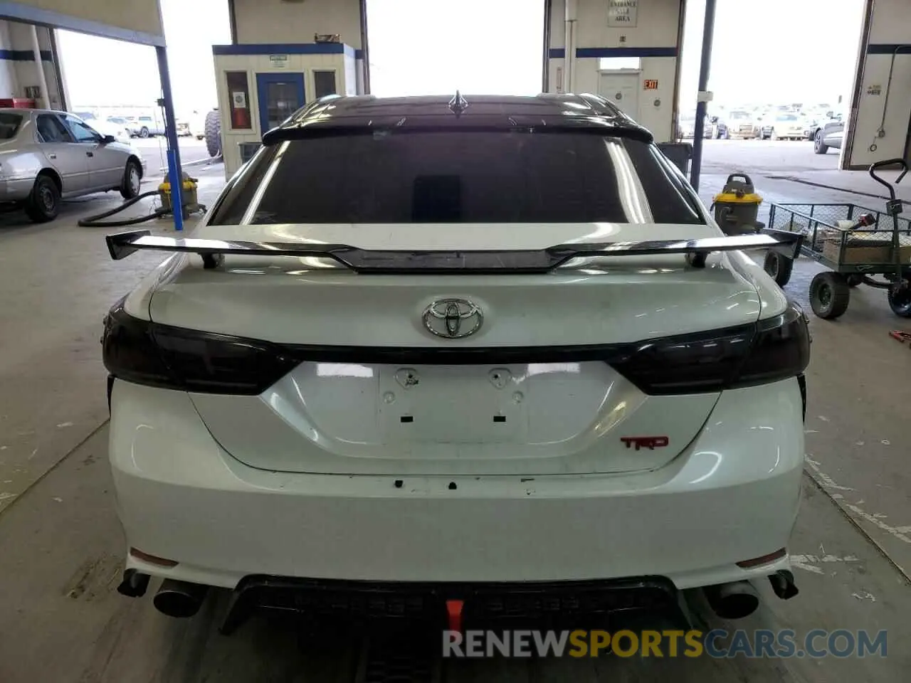 6 Photograph of a damaged car 4T1NZ1AK1LU047080 TOYOTA CAMRY 2020