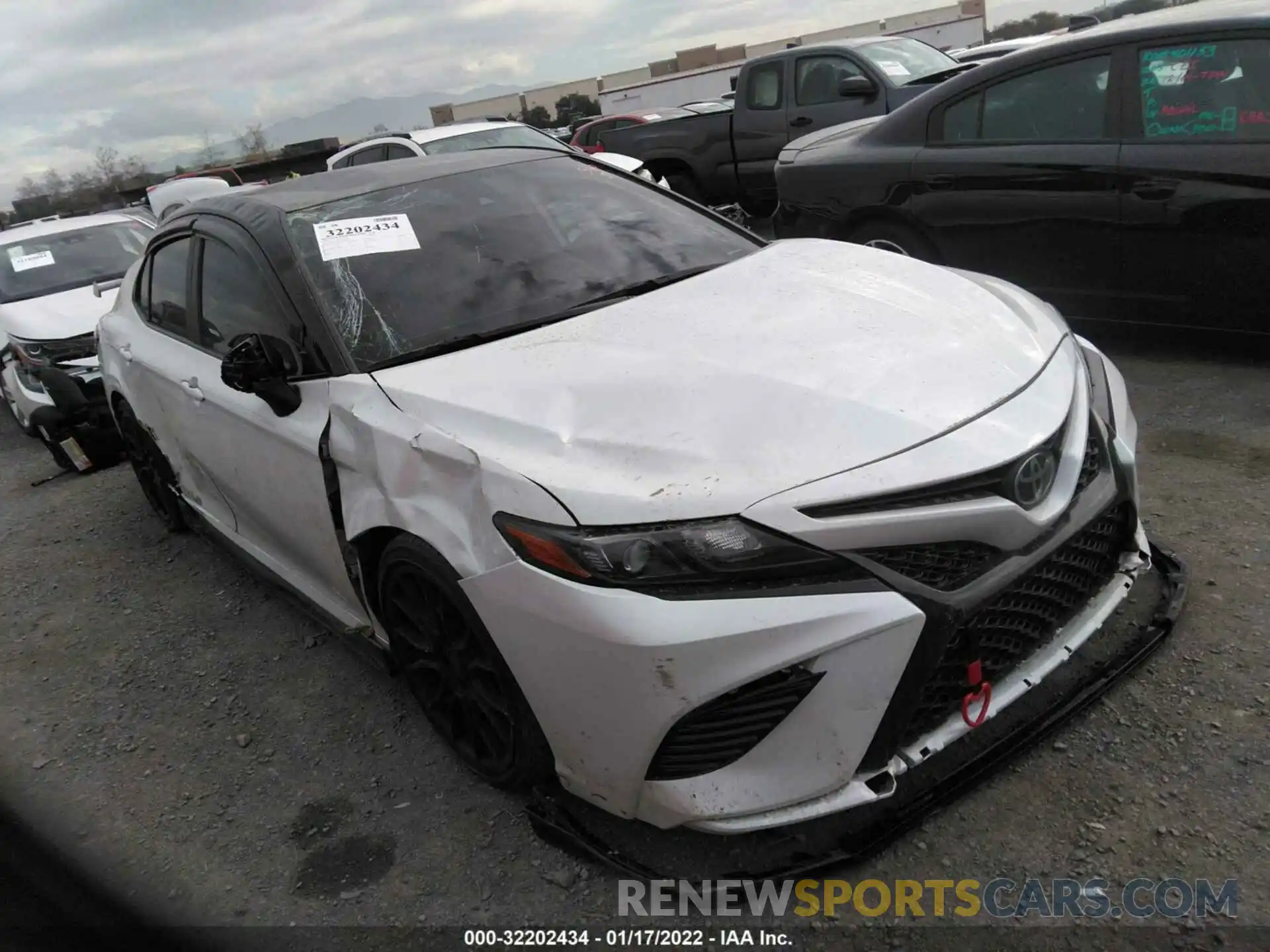 1 Photograph of a damaged car 4T1NZ1AK1LU047208 TOYOTA CAMRY 2020