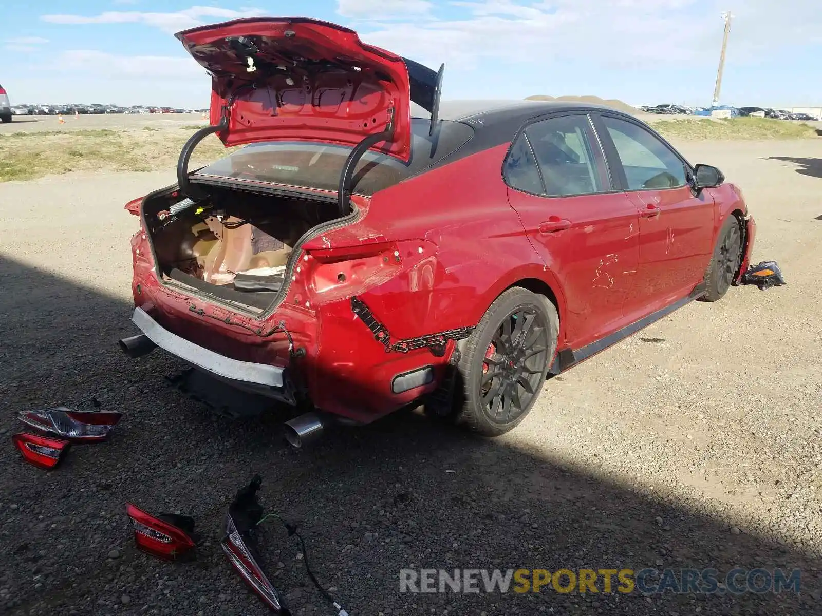 4 Photograph of a damaged car 4T1NZ1AK3LU035917 TOYOTA CAMRY 2020