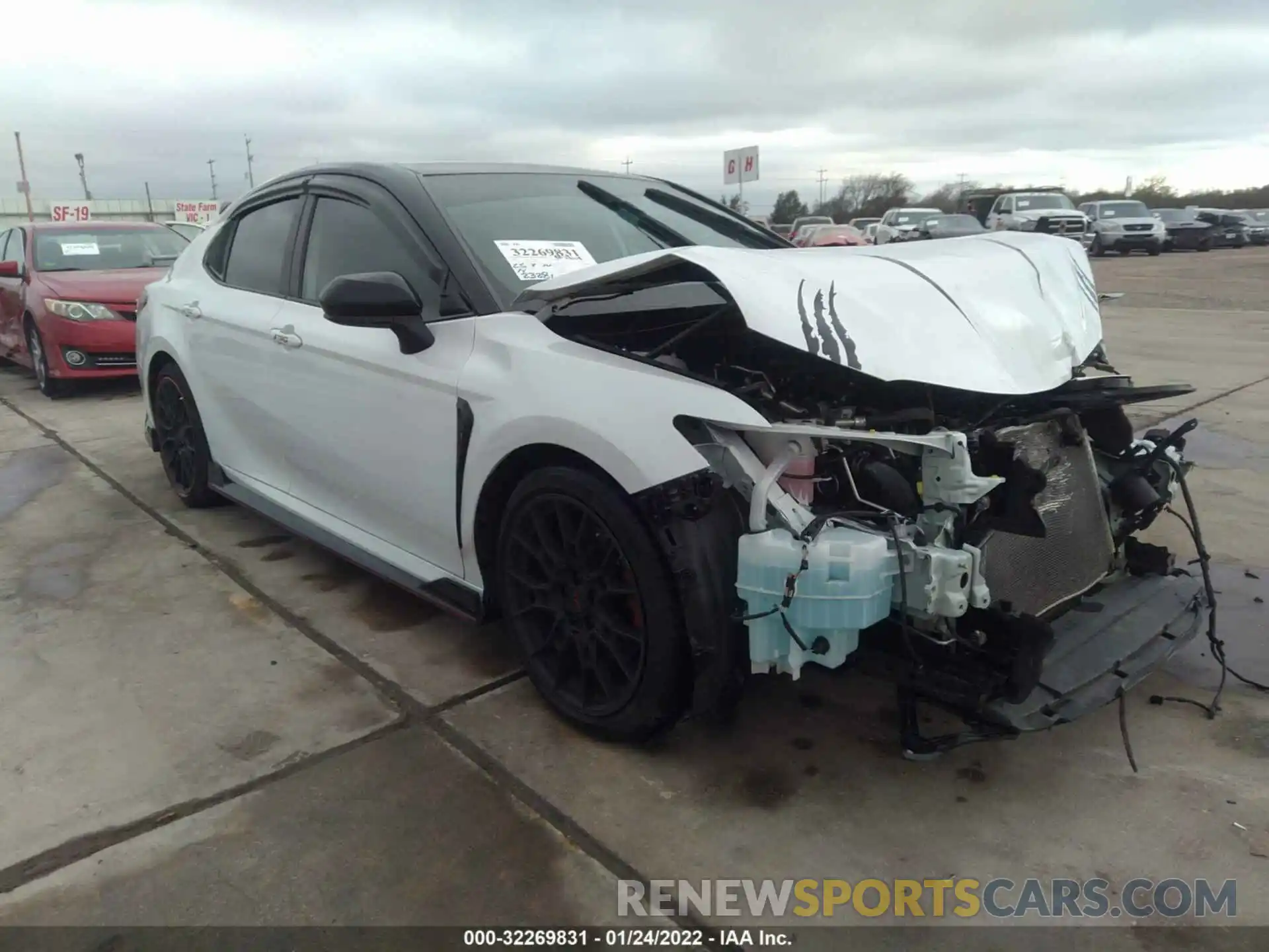 1 Photograph of a damaged car 4T1NZ1AK6LU040965 TOYOTA CAMRY 2020