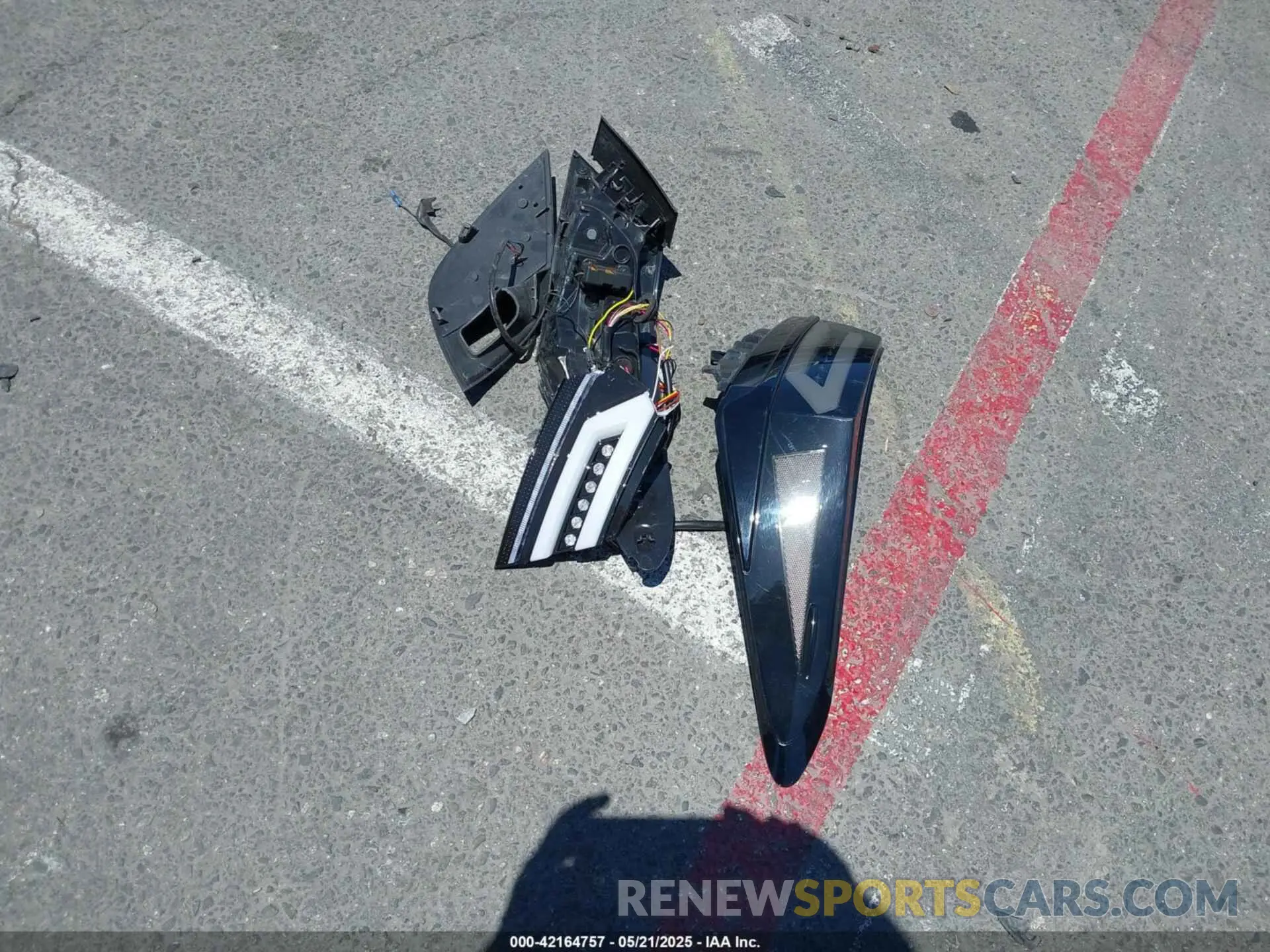 12 Photograph of a damaged car 4T1NZ1AK7LU036469 TOYOTA CAMRY 2020