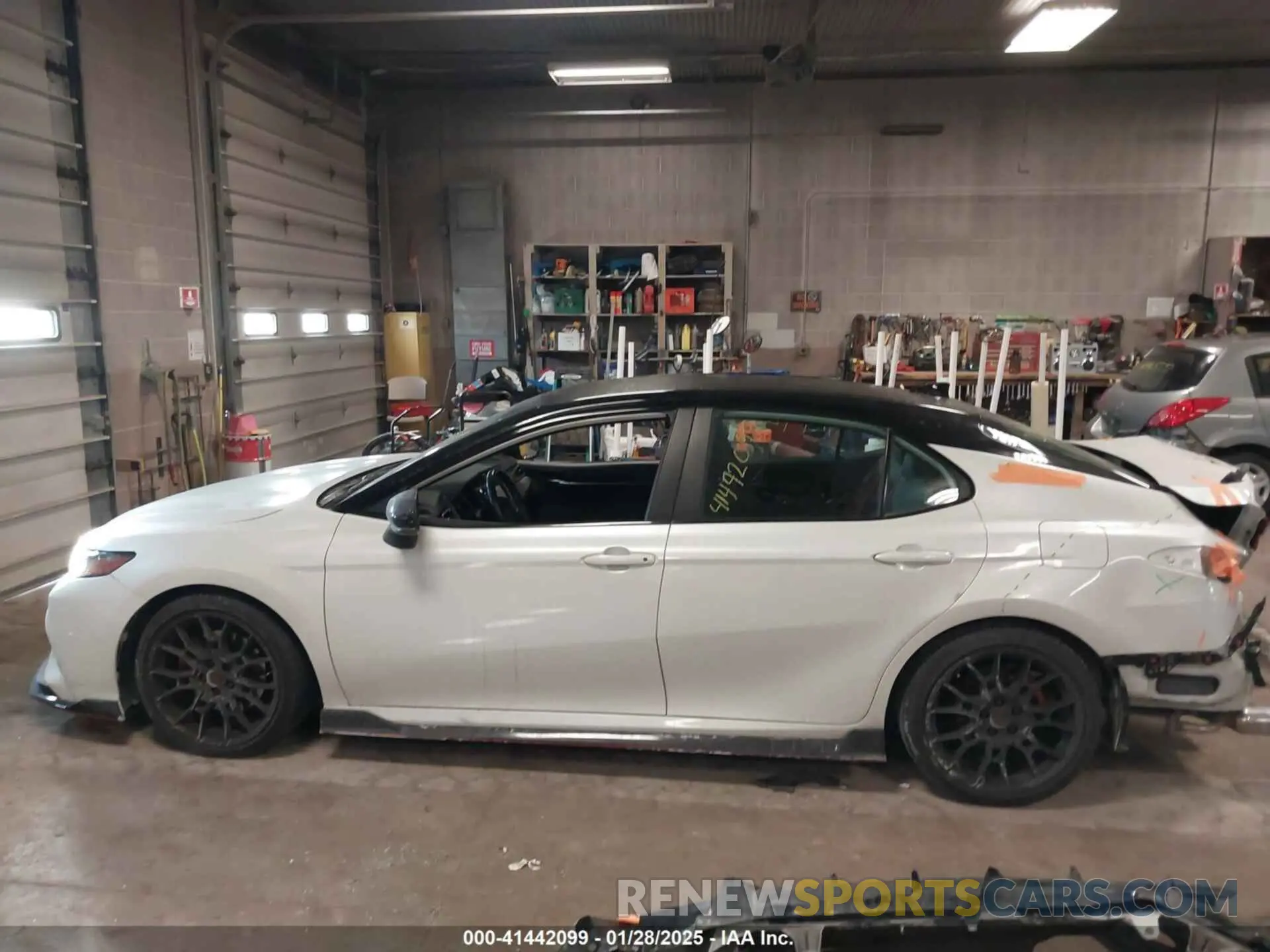 15 Photograph of a damaged car 4T1NZ1AK7LU040442 TOYOTA CAMRY 2020