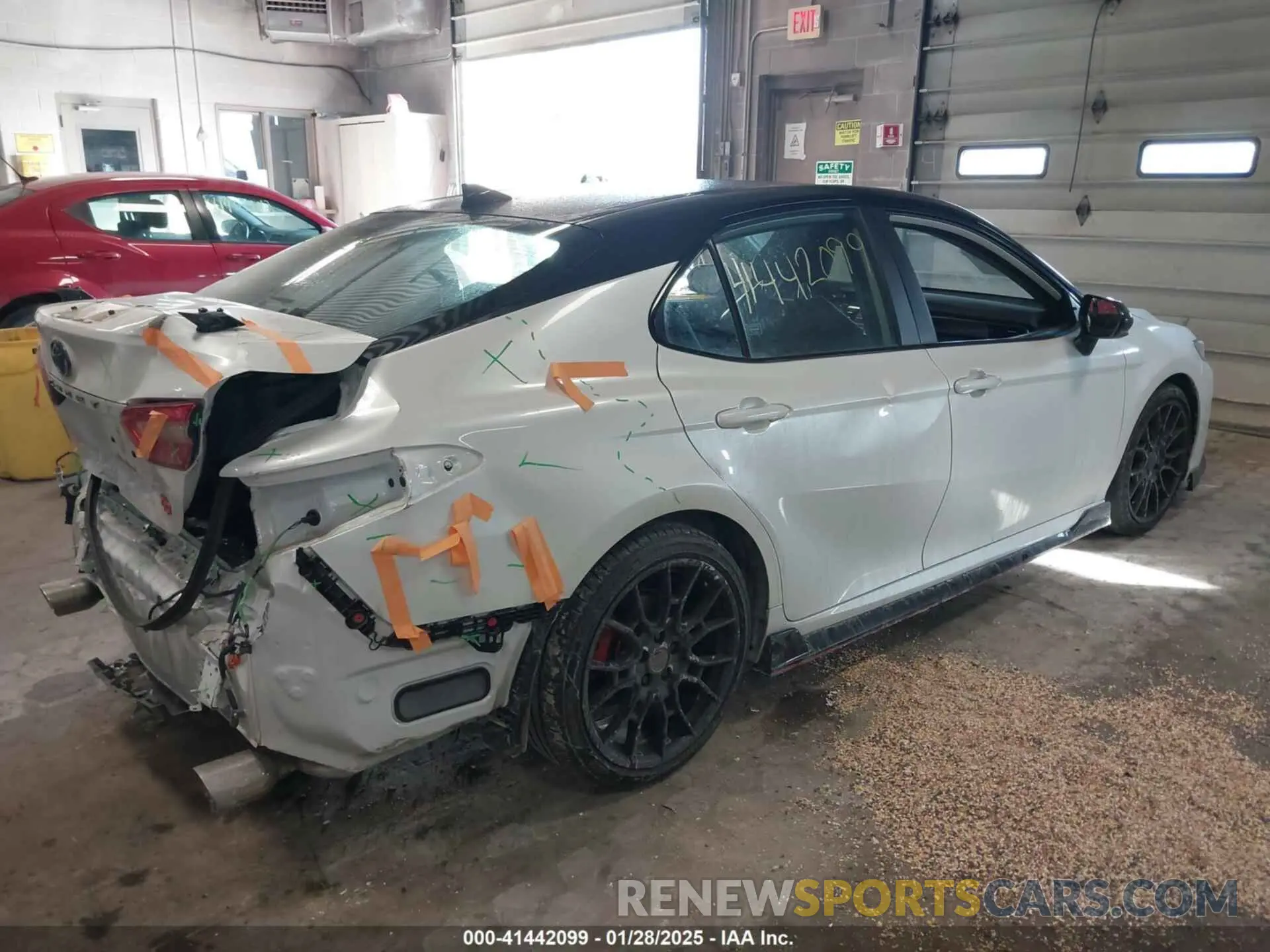 4 Photograph of a damaged car 4T1NZ1AK7LU040442 TOYOTA CAMRY 2020