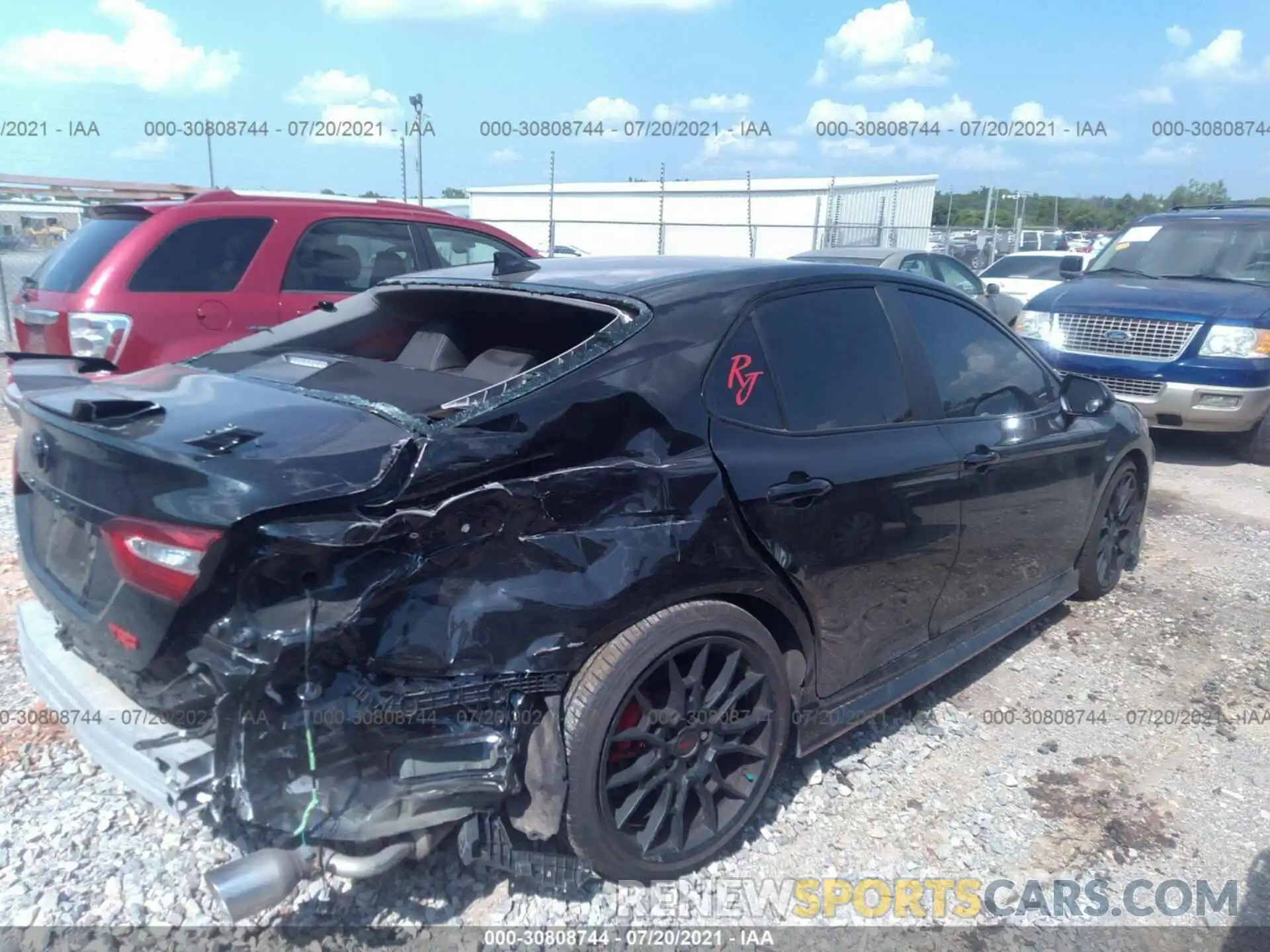 4 Photograph of a damaged car 4T1NZ1AK7LU042370 TOYOTA CAMRY 2020