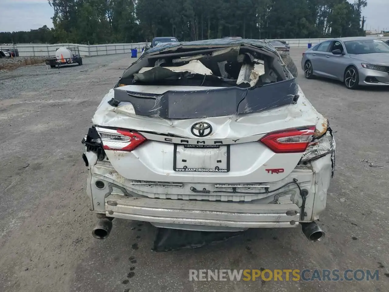 6 Photograph of a damaged car 4T1NZ1AK9LU040135 TOYOTA CAMRY 2020