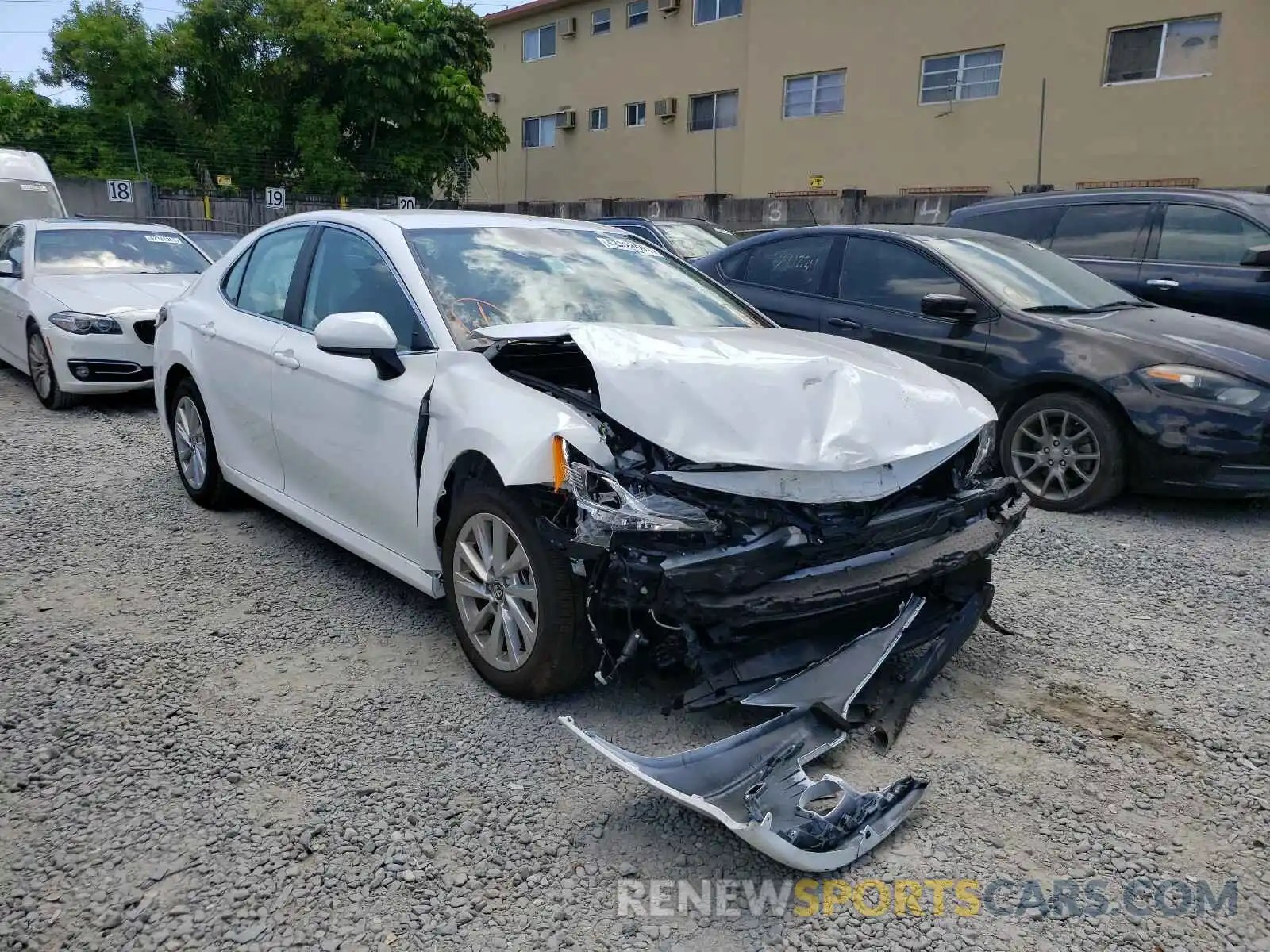 1 Photograph of a damaged car 4T1C11AK0MU439080 TOYOTA CAMRY 2021