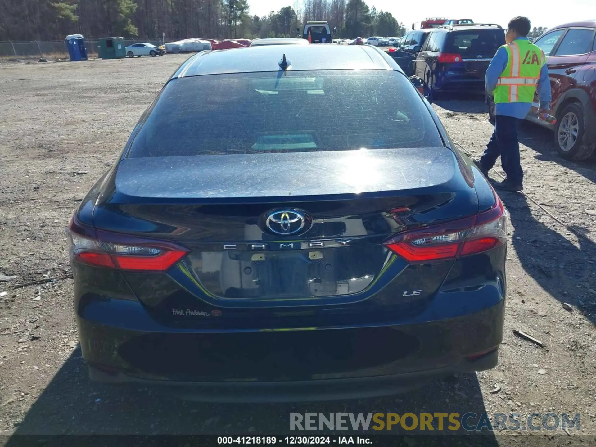 17 Photograph of a damaged car 4T1C11AK0MU539583 TOYOTA CAMRY 2021