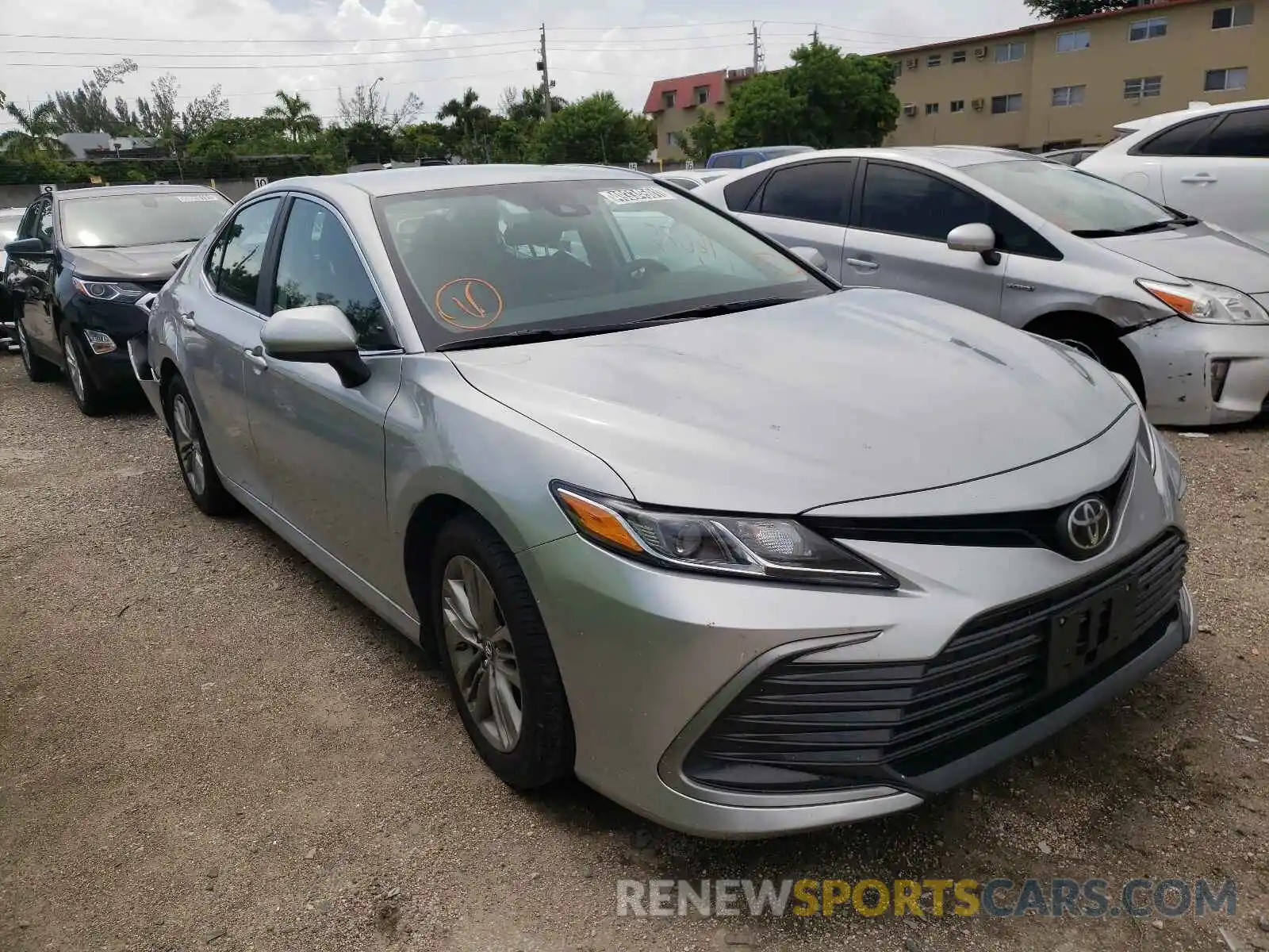 1 Photograph of a damaged car 4T1C11AK0MU561521 TOYOTA CAMRY 2021