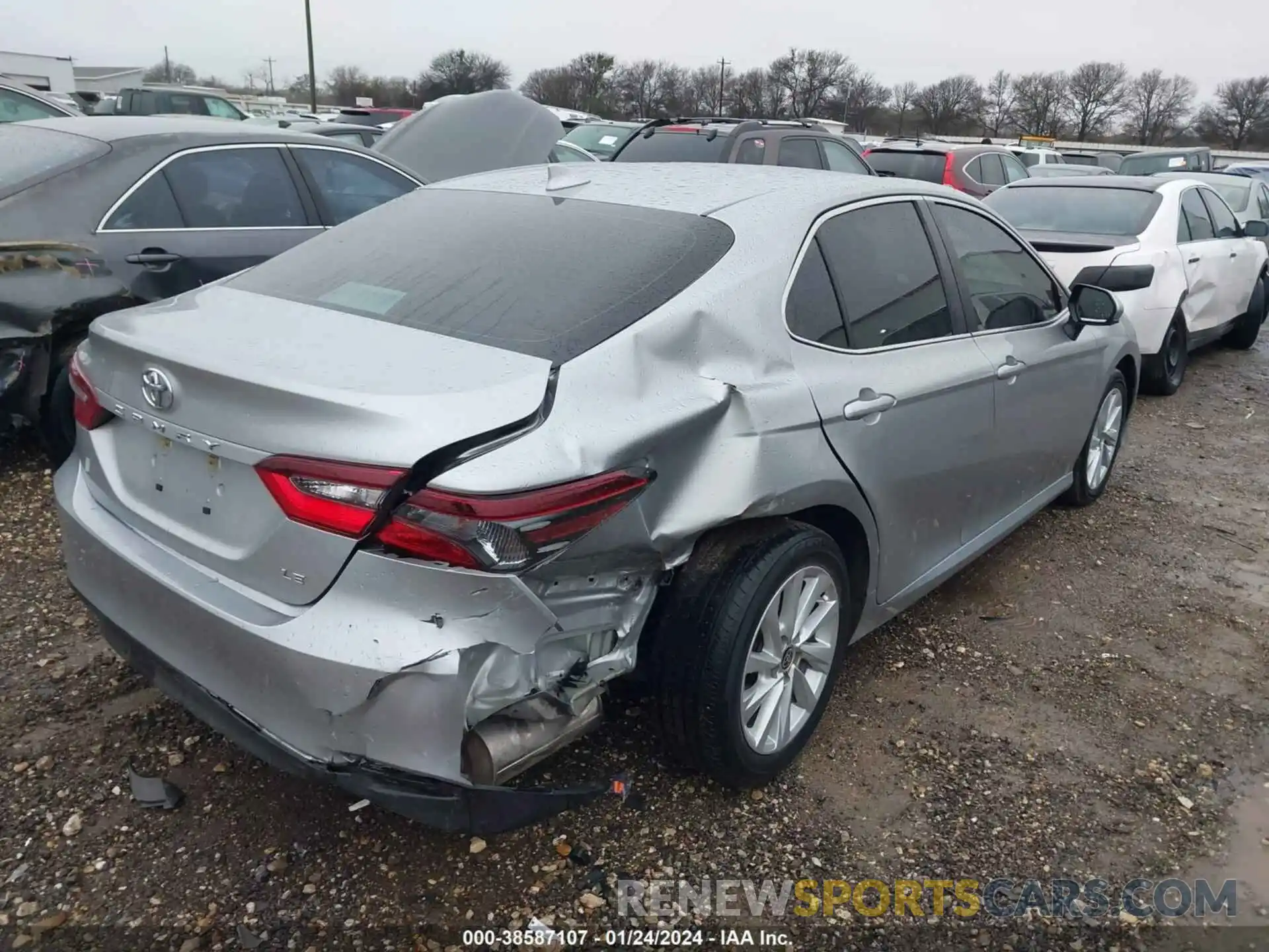 4 Photograph of a damaged car 4T1C11AK1MU475652 TOYOTA CAMRY 2021