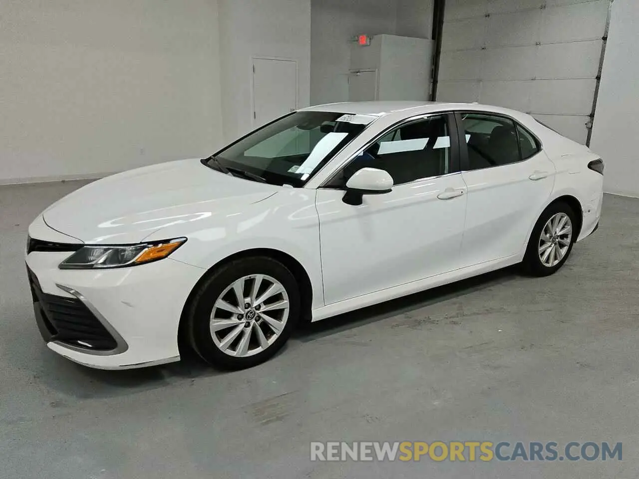 1 Photograph of a damaged car 4T1C11AK1MU513087 TOYOTA CAMRY 2021