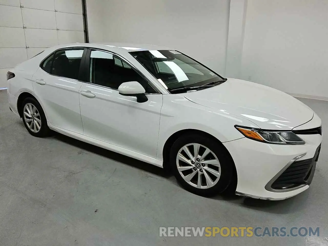 4 Photograph of a damaged car 4T1C11AK1MU513087 TOYOTA CAMRY 2021