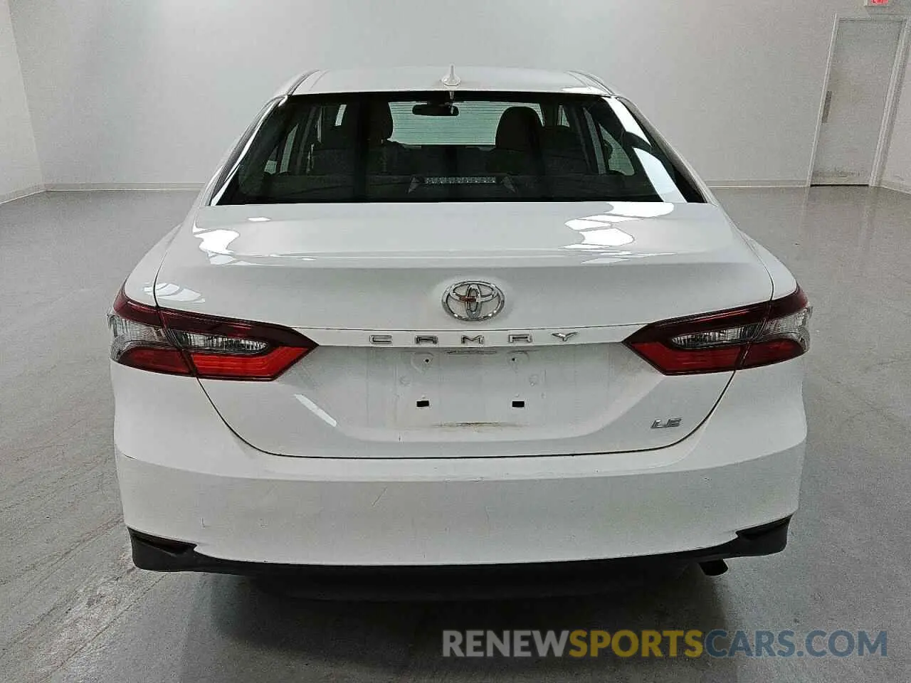 6 Photograph of a damaged car 4T1C11AK1MU513087 TOYOTA CAMRY 2021