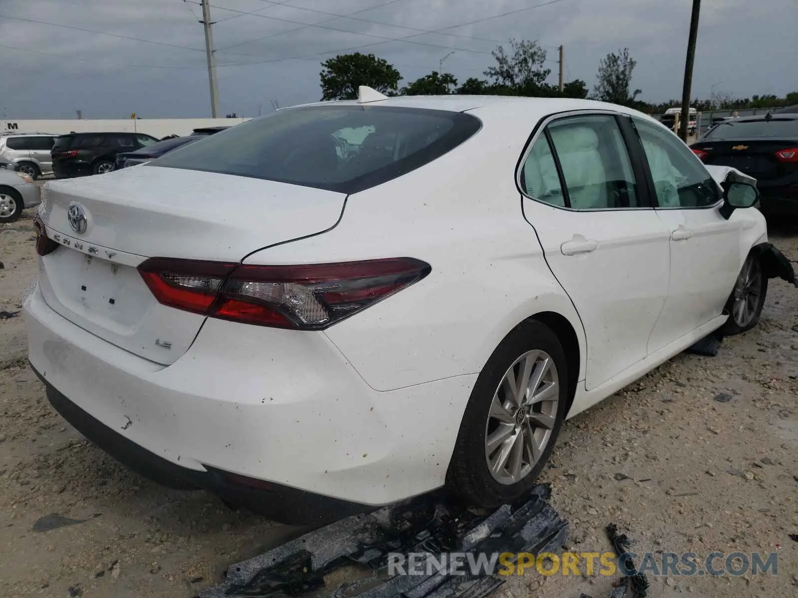 4 Photograph of a damaged car 4T1C11AK1MU552892 TOYOTA CAMRY 2021