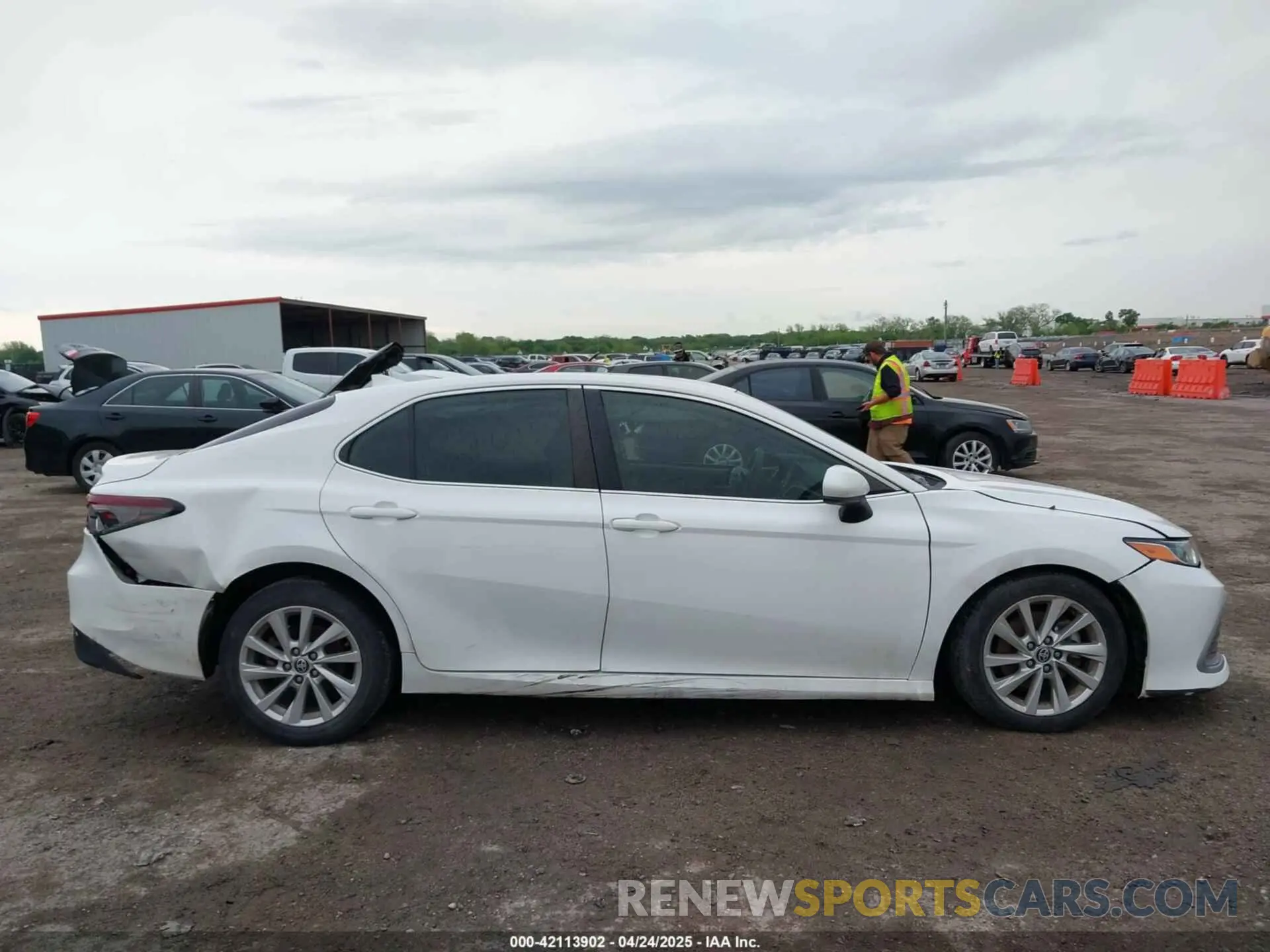 13 Photograph of a damaged car 4T1C11AK1MU557526 TOYOTA CAMRY 2021