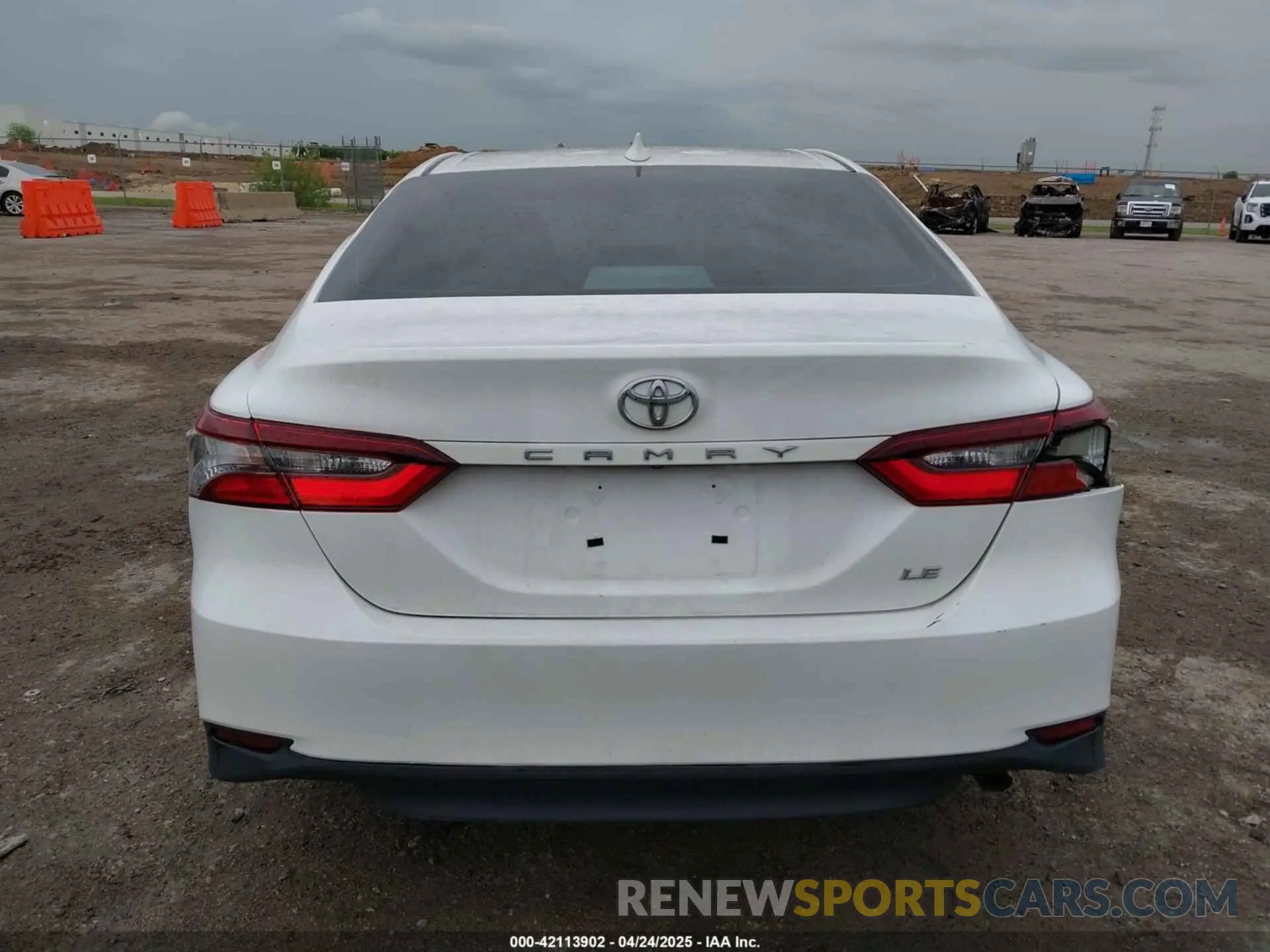16 Photograph of a damaged car 4T1C11AK1MU557526 TOYOTA CAMRY 2021