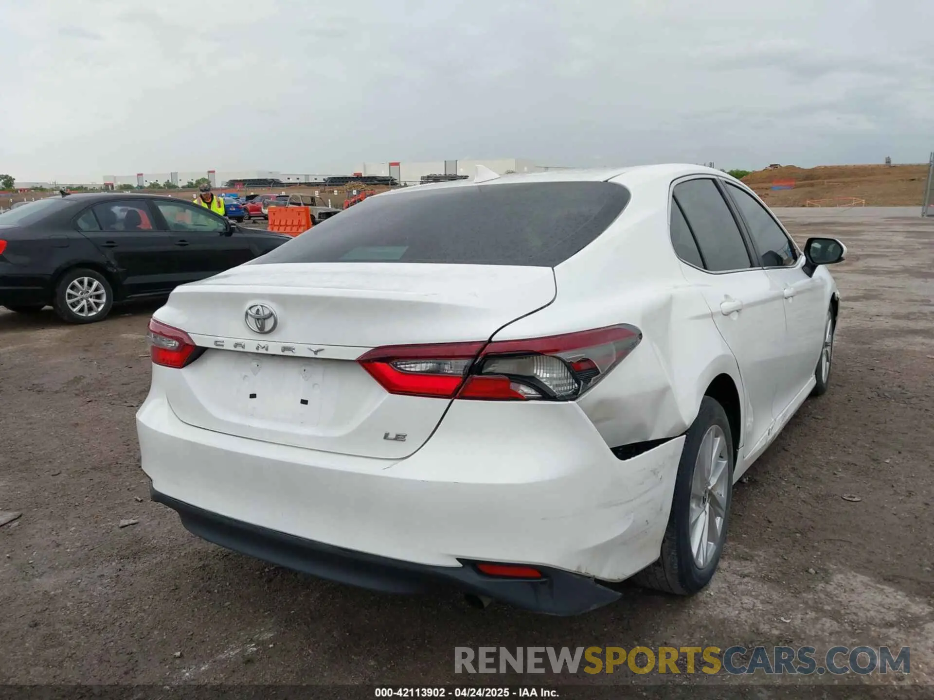 4 Photograph of a damaged car 4T1C11AK1MU557526 TOYOTA CAMRY 2021