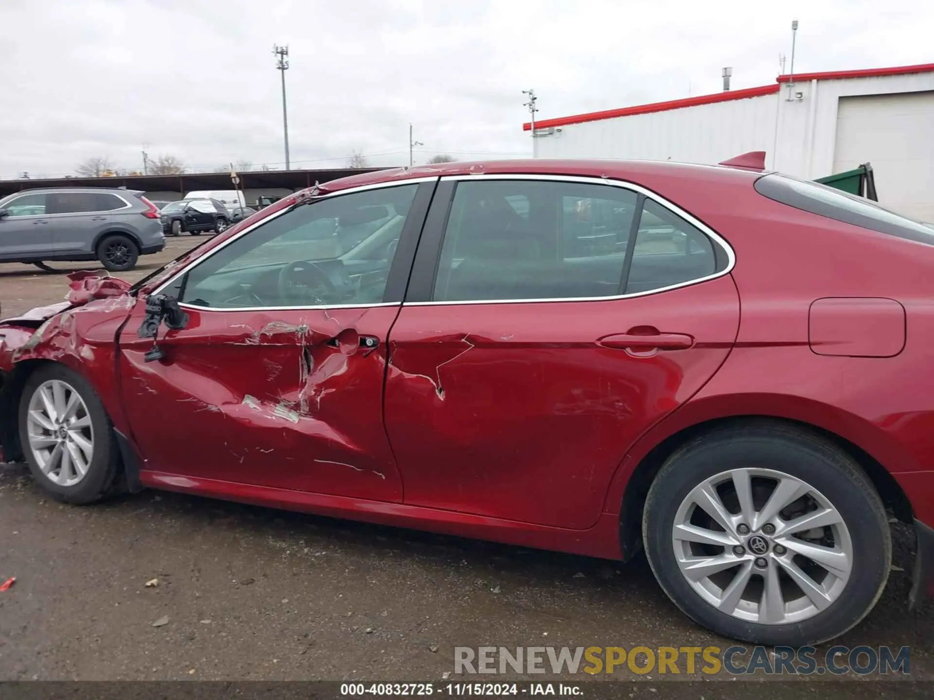 14 Photograph of a damaged car 4T1C11AK2MU422183 TOYOTA CAMRY 2021