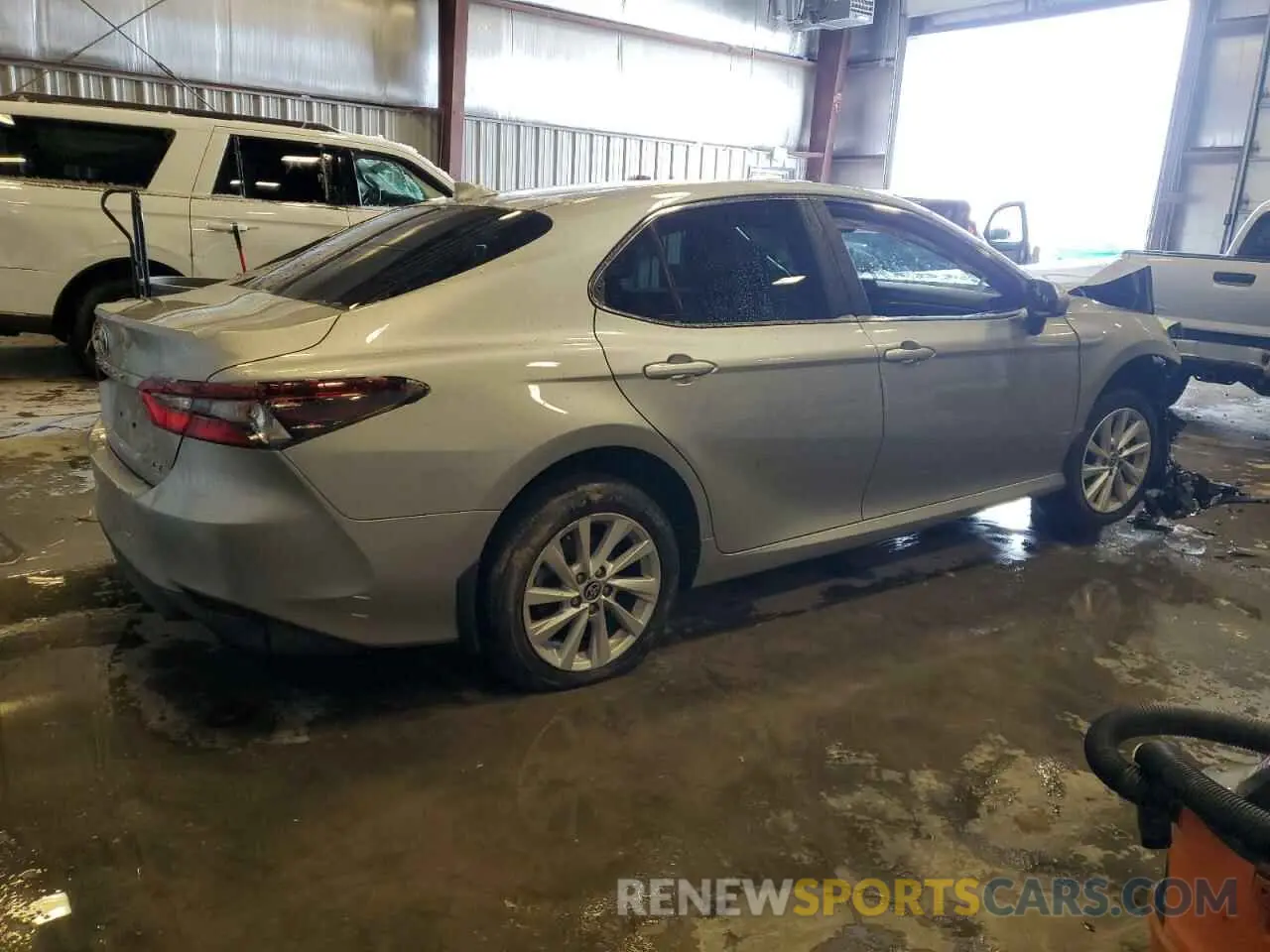 3 Photograph of a damaged car 4T1C11AK2MU475322 TOYOTA CAMRY 2021