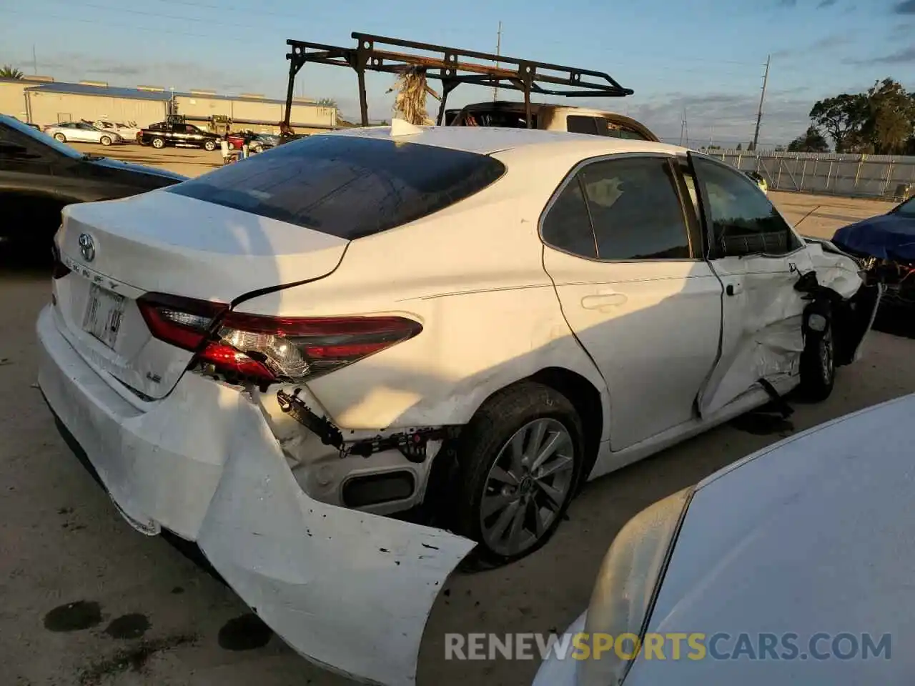 4 Photograph of a damaged car 4T1C11AK2MU523143 TOYOTA CAMRY 2021