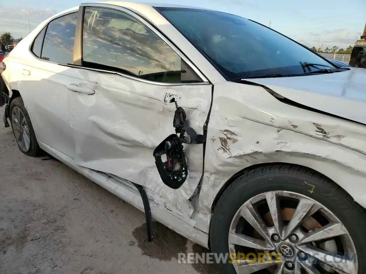 9 Photograph of a damaged car 4T1C11AK2MU523143 TOYOTA CAMRY 2021