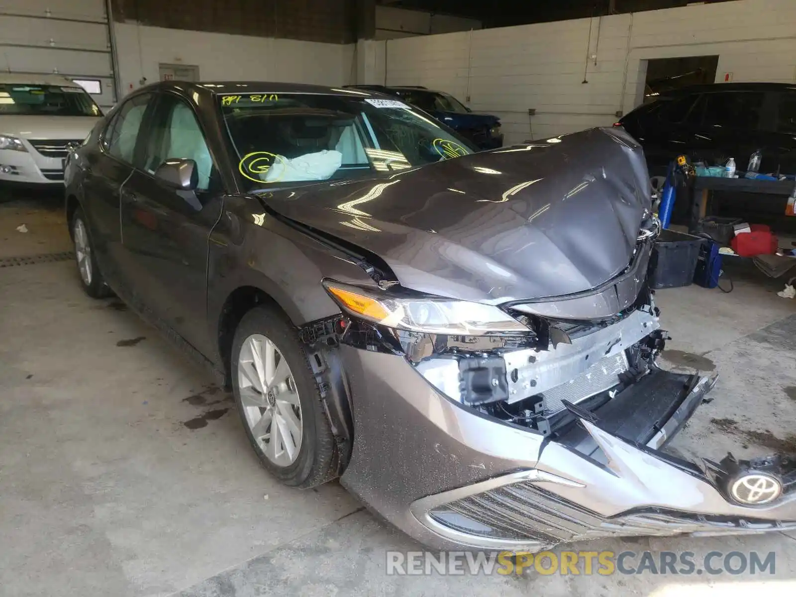 1 Photograph of a damaged car 4T1C11AK2MU584752 TOYOTA CAMRY 2021