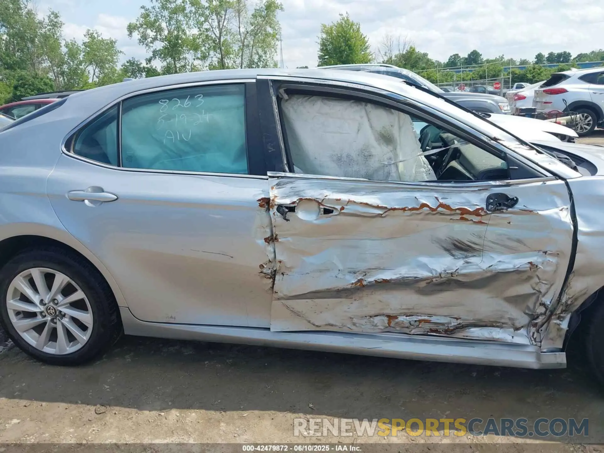 13 Photograph of a damaged car 4T1C11AK2MU601579 TOYOTA CAMRY 2021