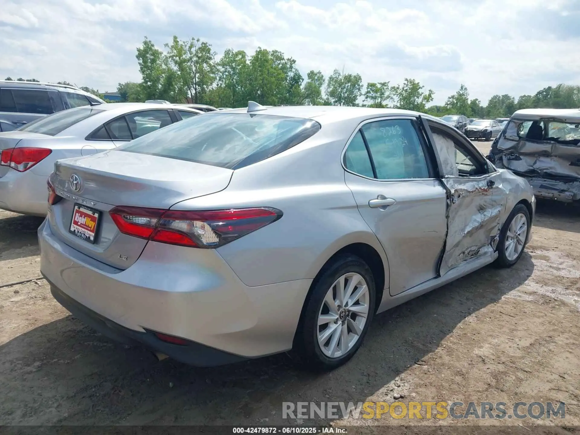 4 Photograph of a damaged car 4T1C11AK2MU601579 TOYOTA CAMRY 2021