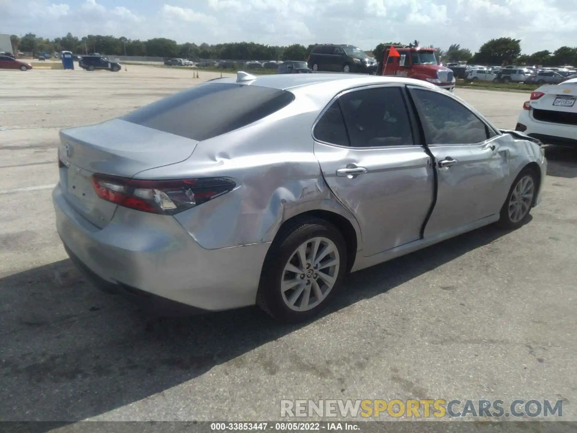 4 Photograph of a damaged car 4T1C11AK2MU614767 TOYOTA CAMRY 2021