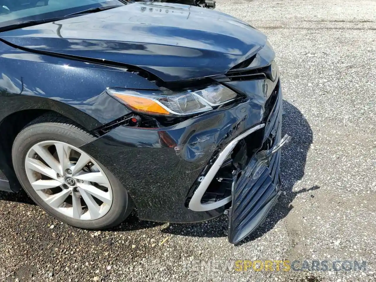 9 Photograph of a damaged car 4T1C11AK2MU614770 TOYOTA CAMRY 2021