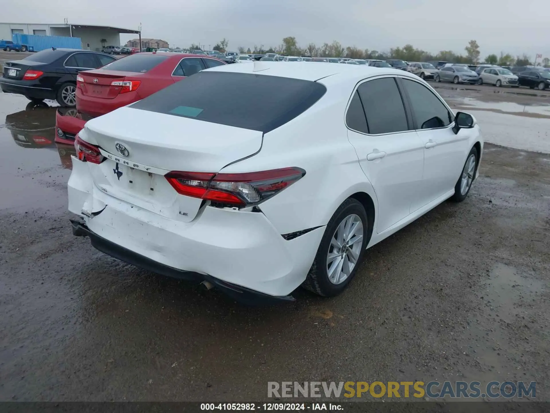 4 Photograph of a damaged car 4T1C11AK3MU405683 TOYOTA CAMRY 2021