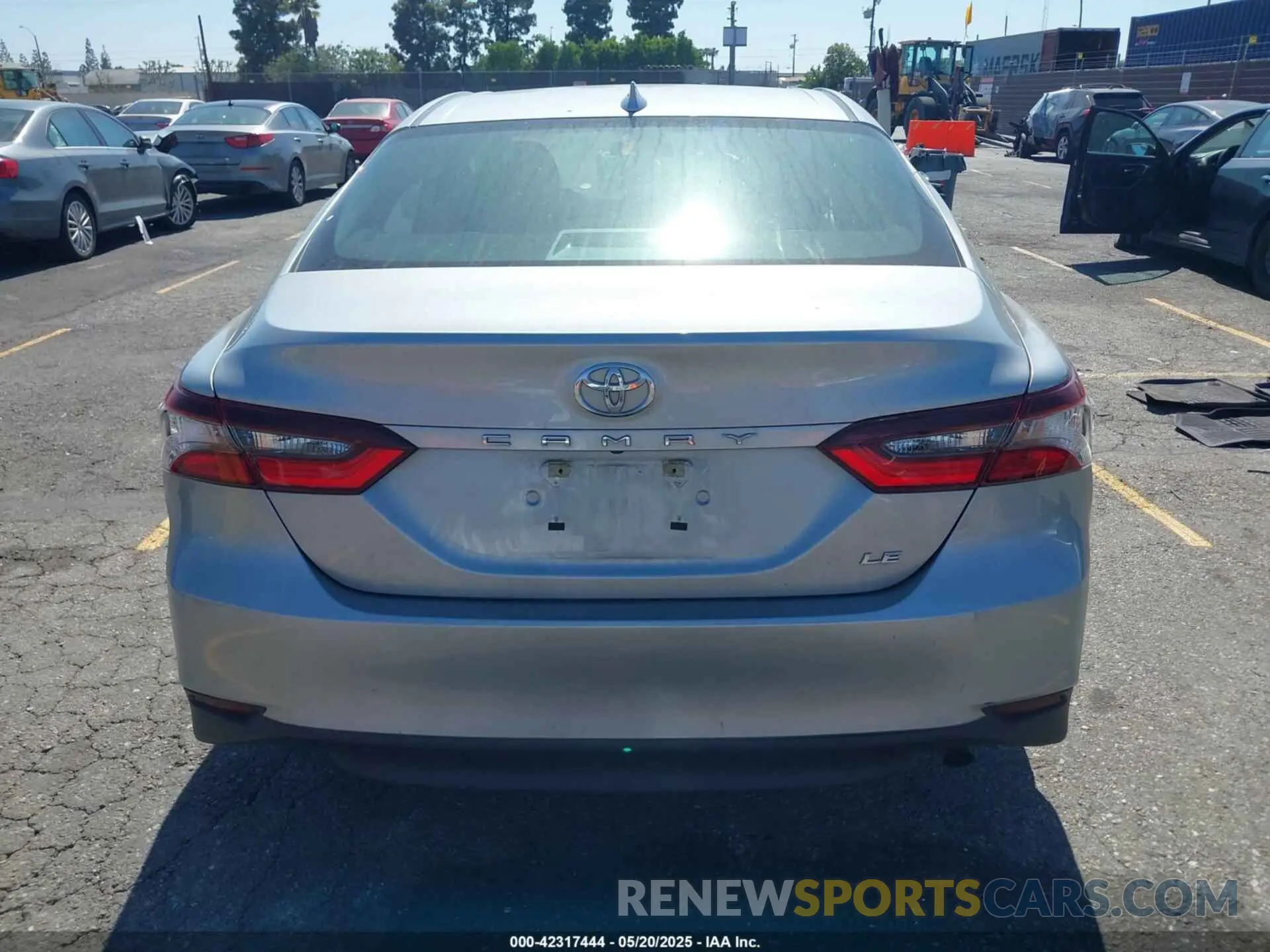 16 Photograph of a damaged car 4T1C11AK3MU440014 TOYOTA CAMRY 2021
