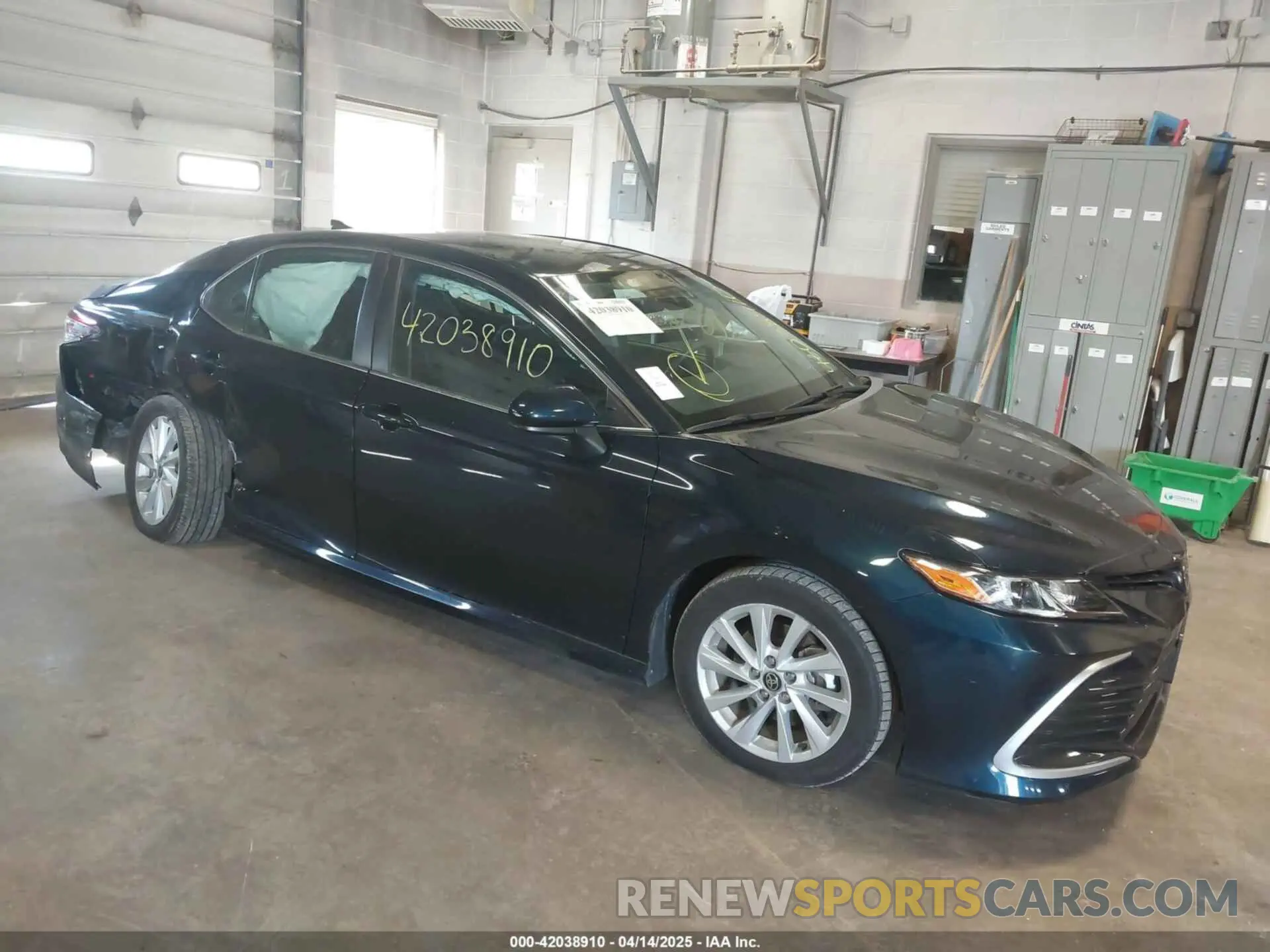 1 Photograph of a damaged car 4T1C11AK3MU481310 TOYOTA CAMRY 2021