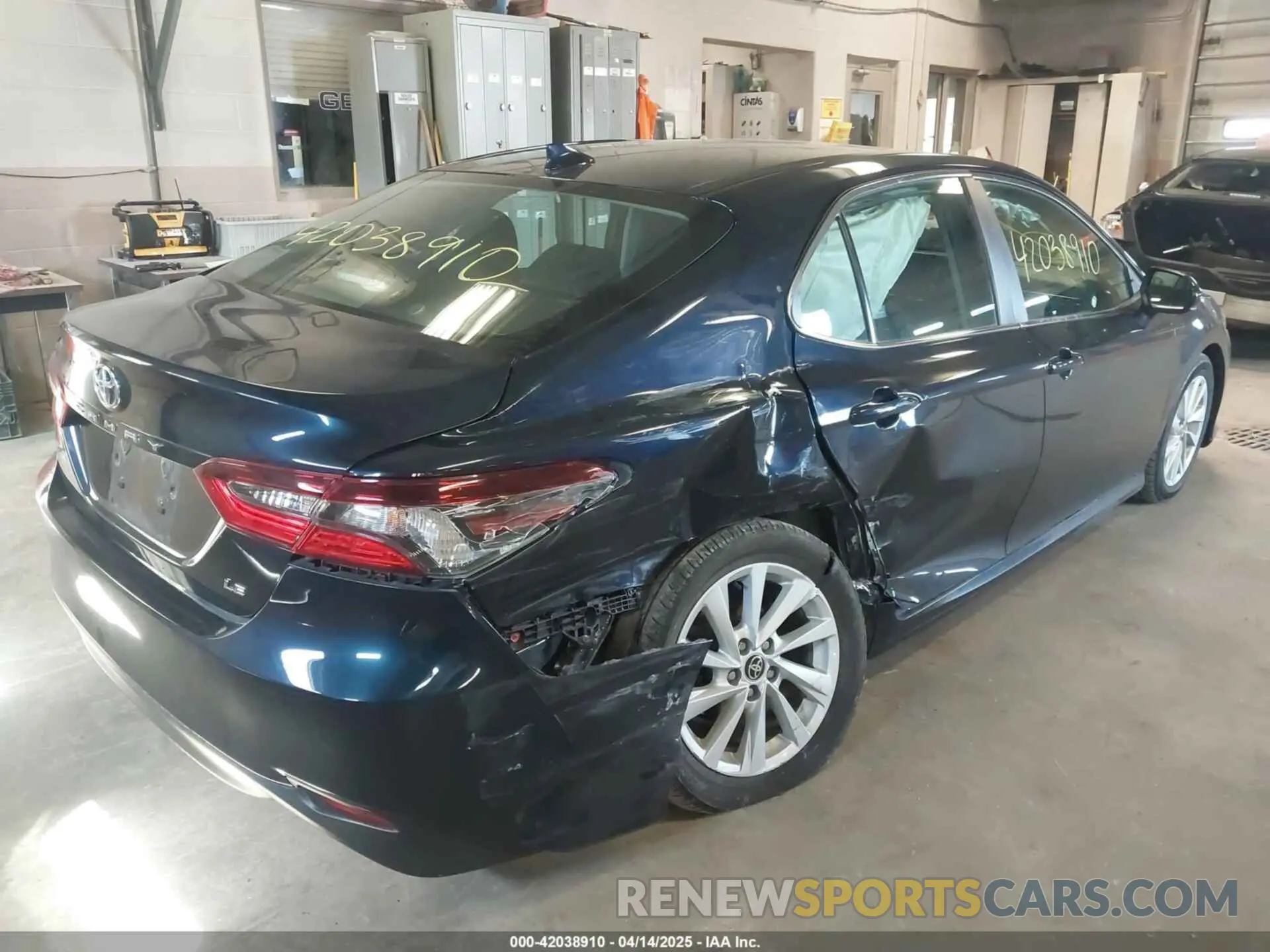 6 Photograph of a damaged car 4T1C11AK3MU481310 TOYOTA CAMRY 2021