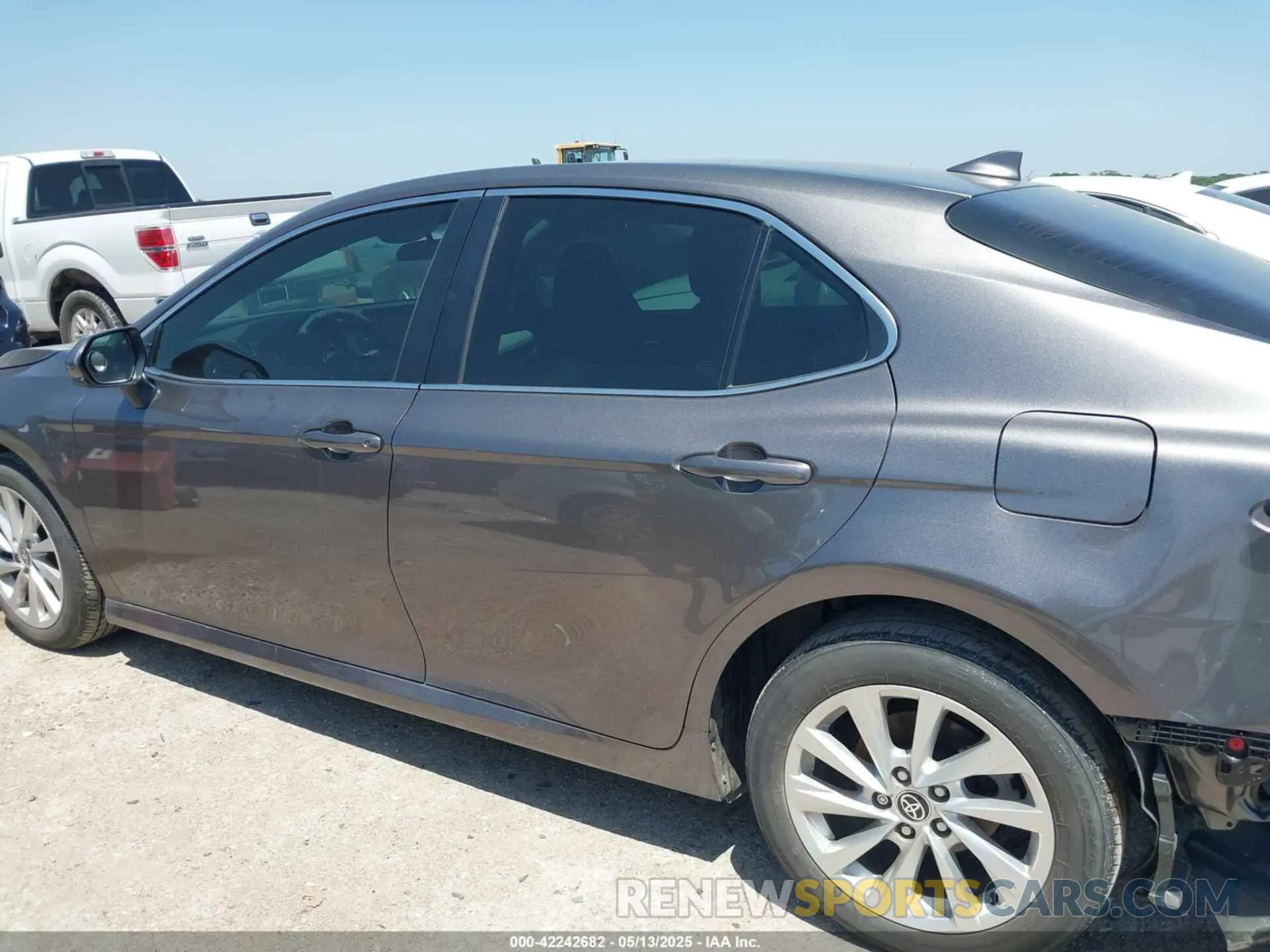 14 Photograph of a damaged car 4T1C11AK3MU526276 TOYOTA CAMRY 2021