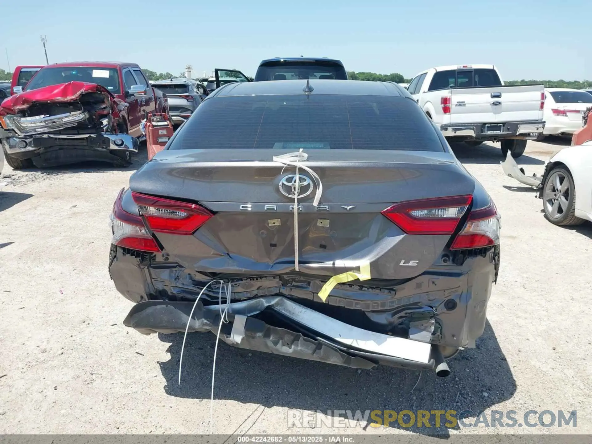 16 Photograph of a damaged car 4T1C11AK3MU526276 TOYOTA CAMRY 2021