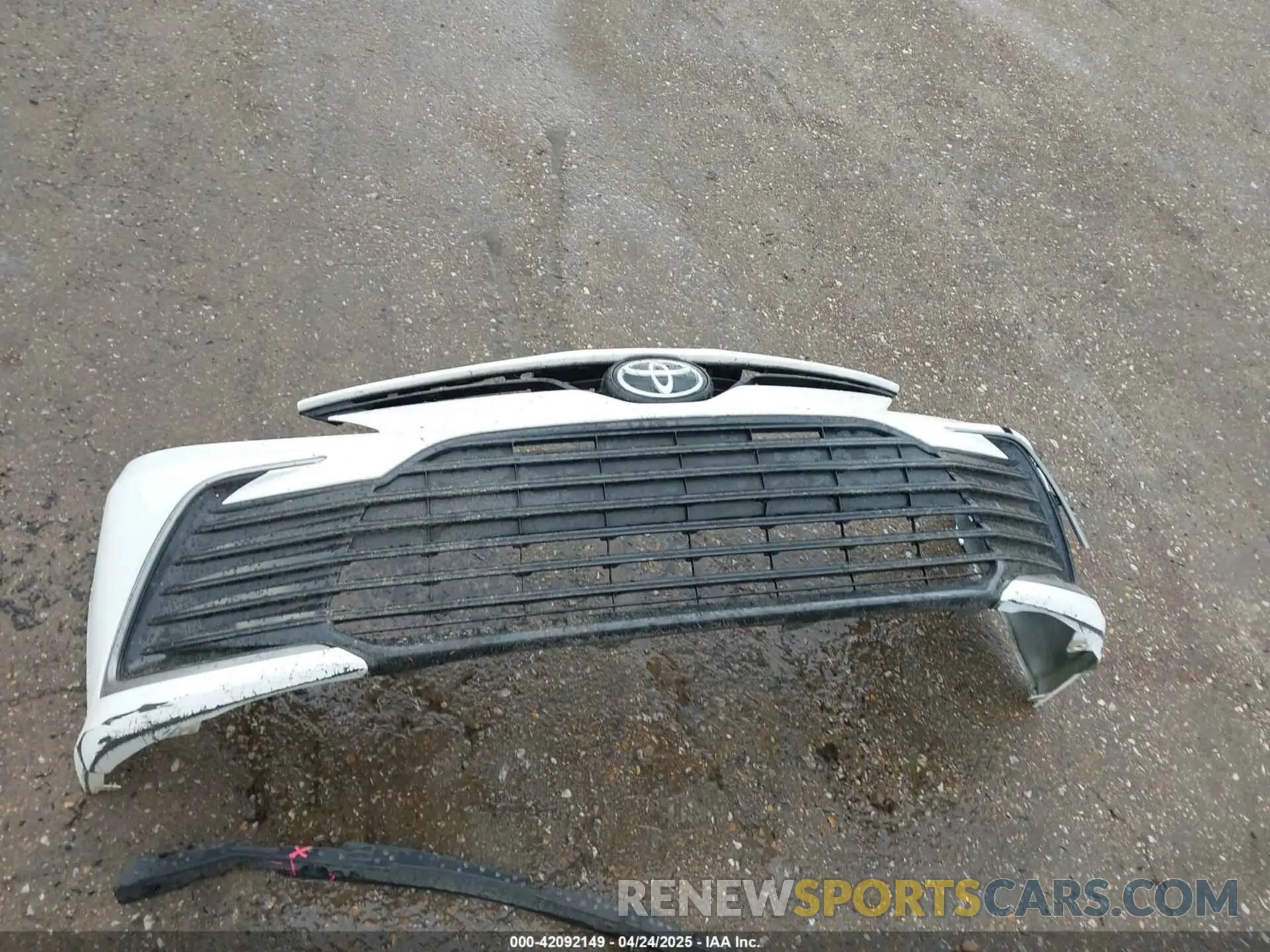 19 Photograph of a damaged car 4T1C11AK3MU545250 TOYOTA CAMRY 2021