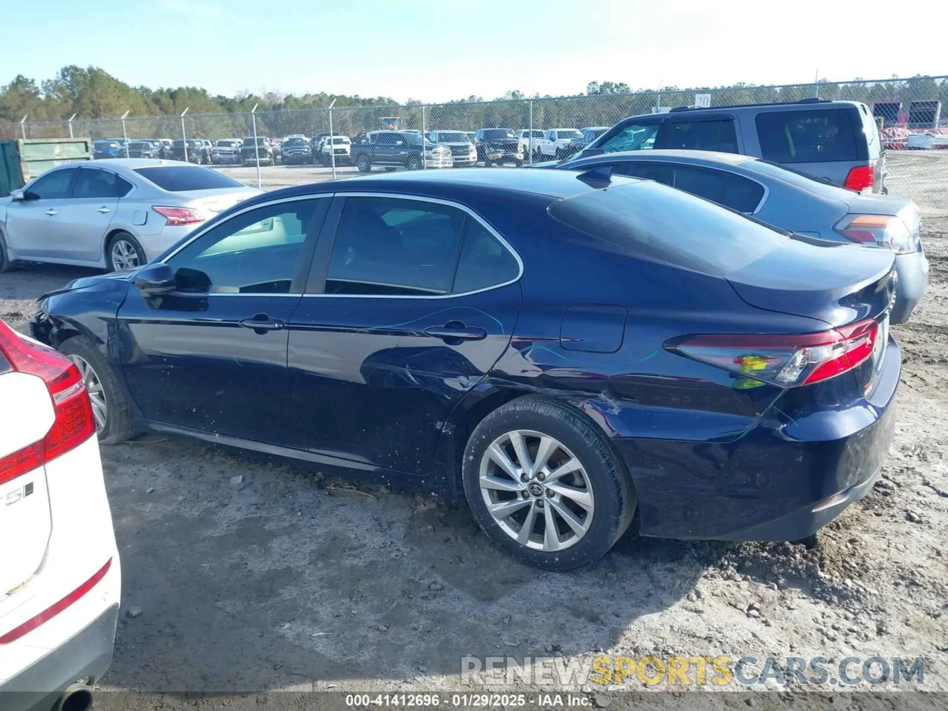 14 Photograph of a damaged car 4T1C11AK3MU564817 TOYOTA CAMRY 2021