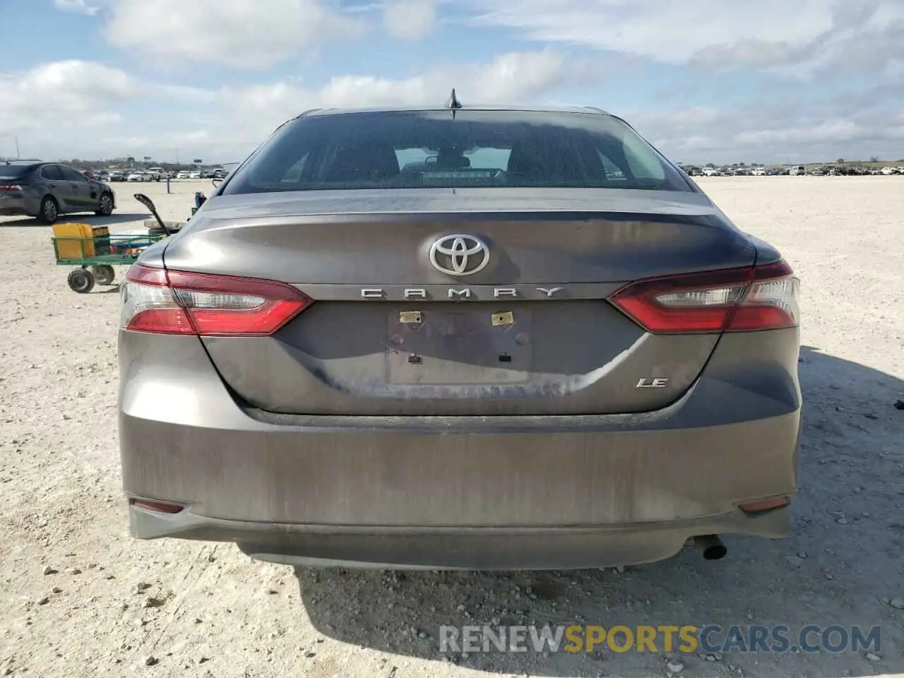 6 Photograph of a damaged car 4T1C11AK3MU598627 TOYOTA CAMRY 2021