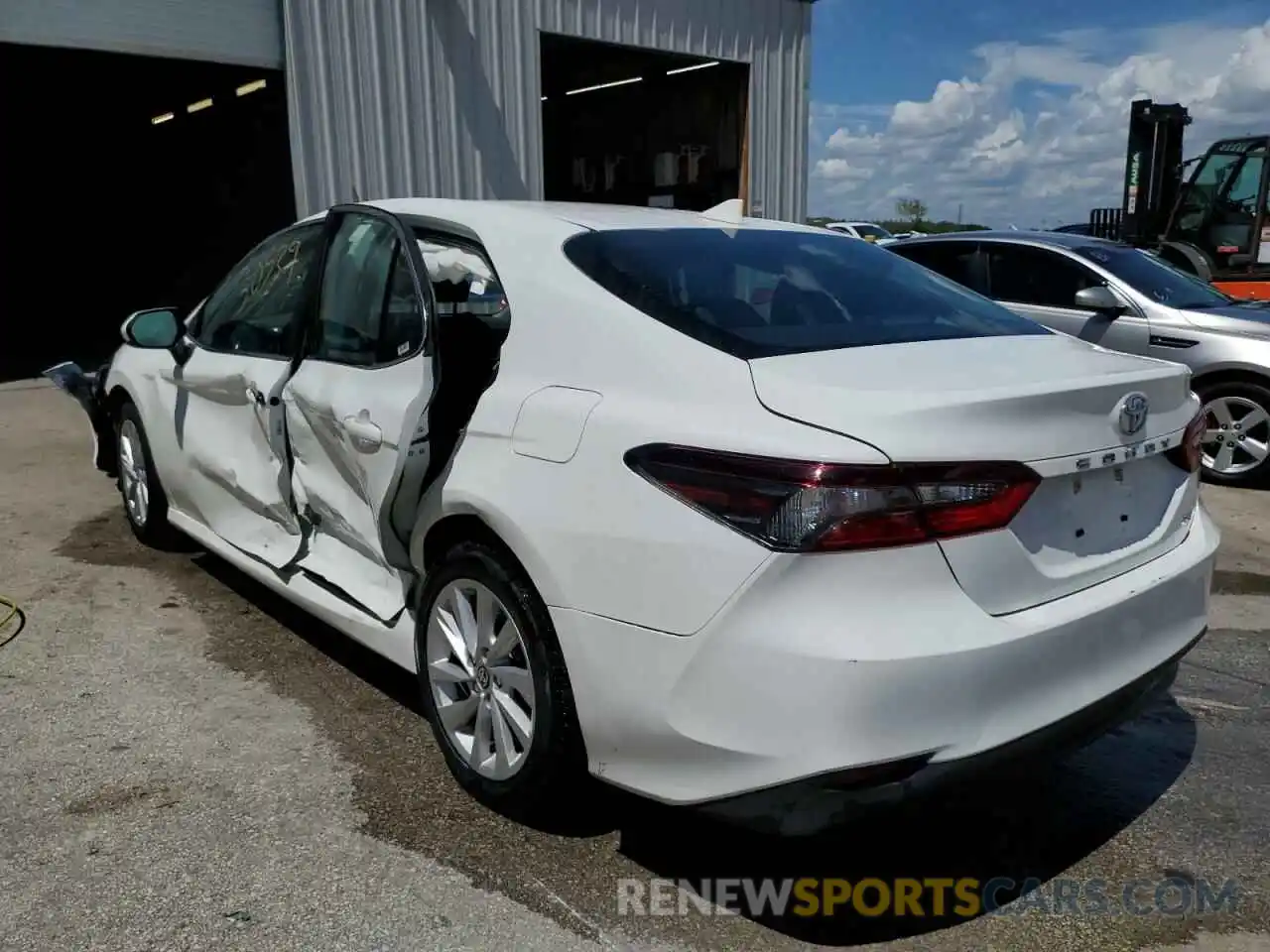 3 Photograph of a damaged car 4T1C11AK4MU428695 TOYOTA CAMRY 2021