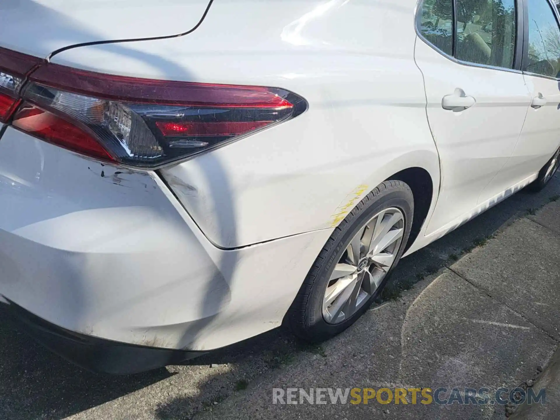 32 Photograph of a damaged car 4T1C11AK4MU433010 TOYOTA CAMRY 2021