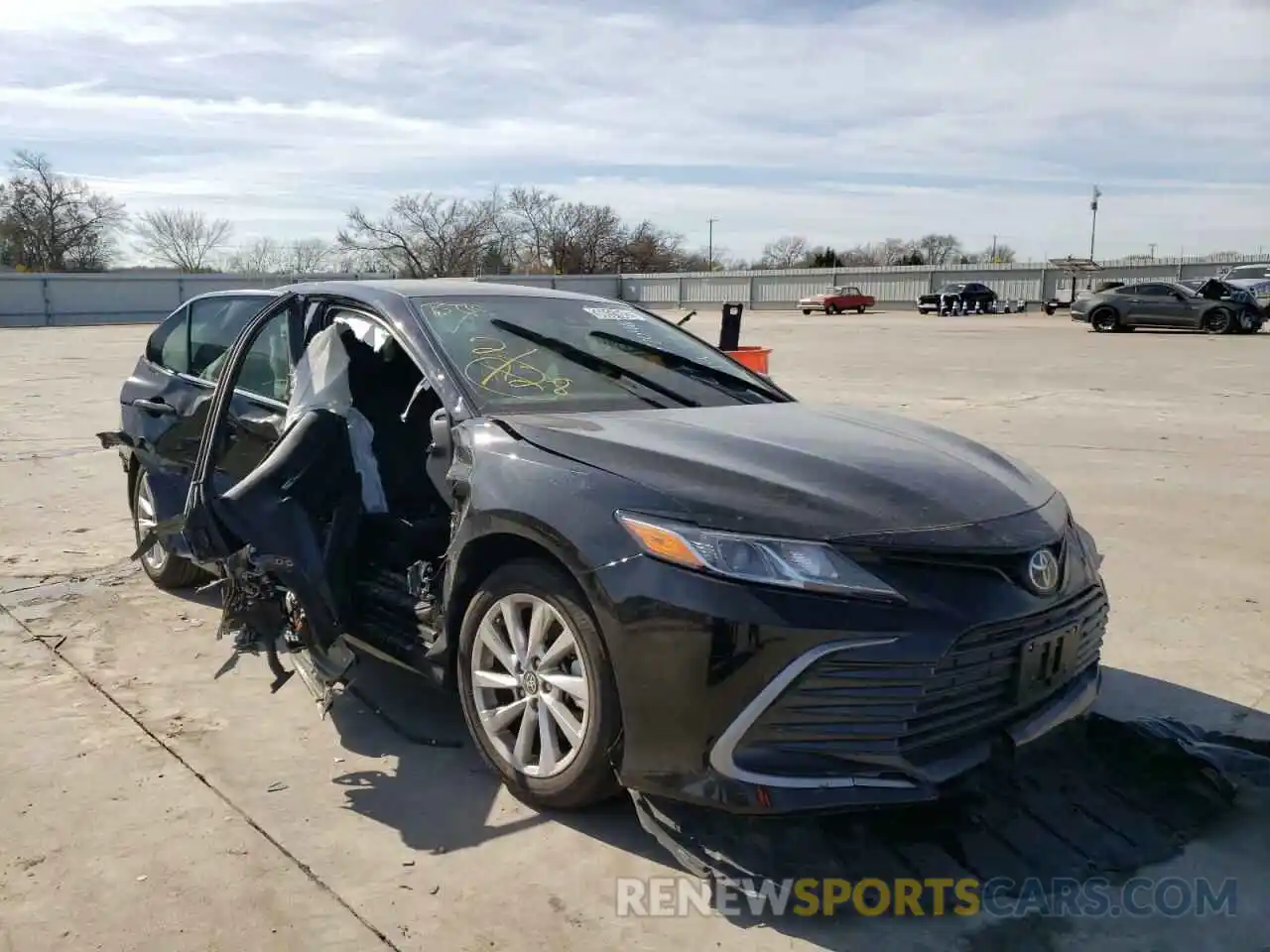 1 Photograph of a damaged car 4T1C11AK4MU439356 TOYOTA CAMRY 2021