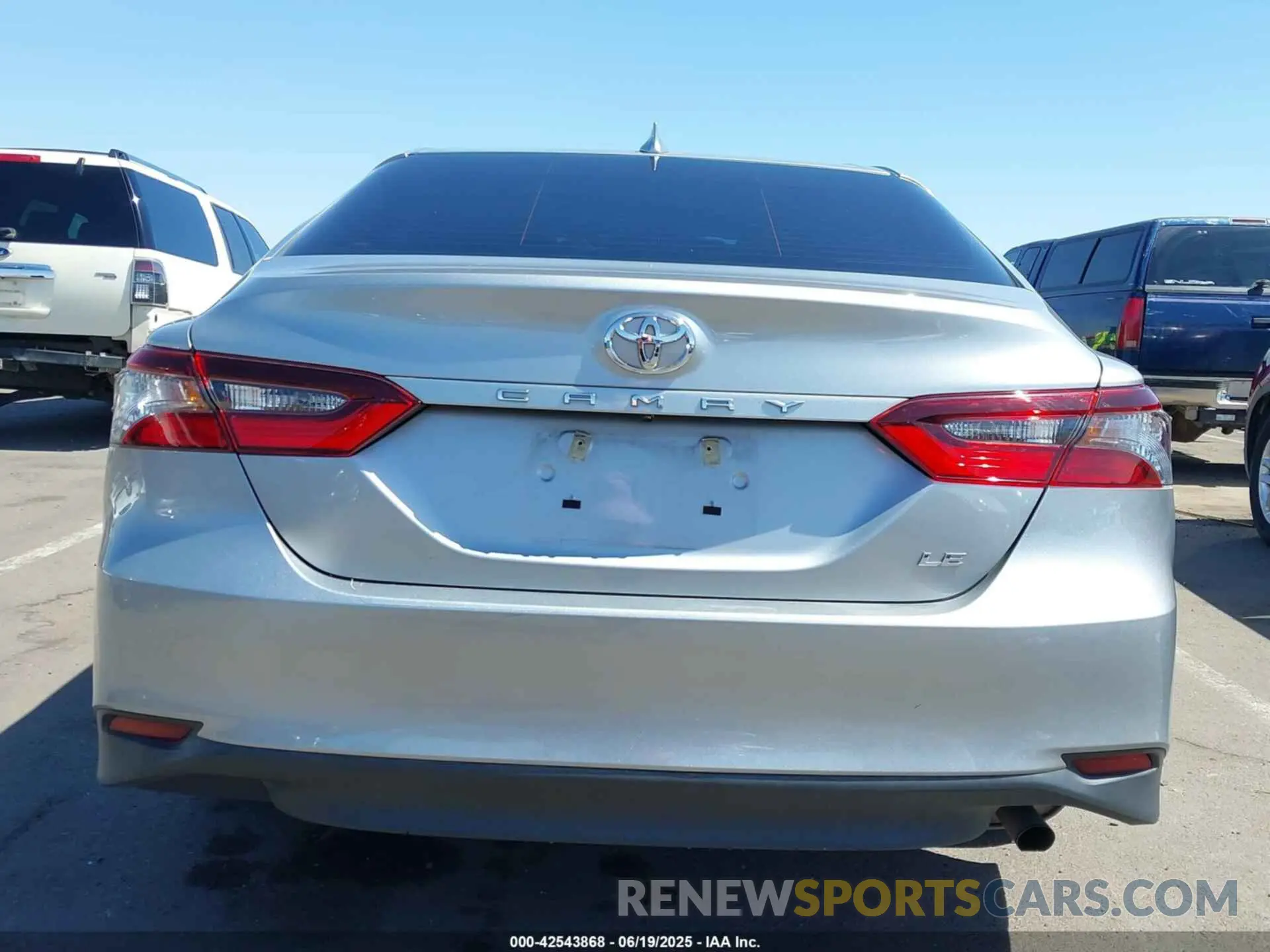 16 Photograph of a damaged car 4T1C11AK4MU450020 TOYOTA CAMRY 2021
