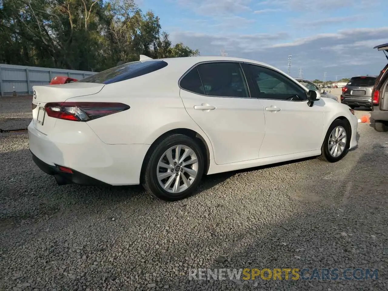 3 Photograph of a damaged car 4T1C11AK4MU476939 TOYOTA CAMRY 2021