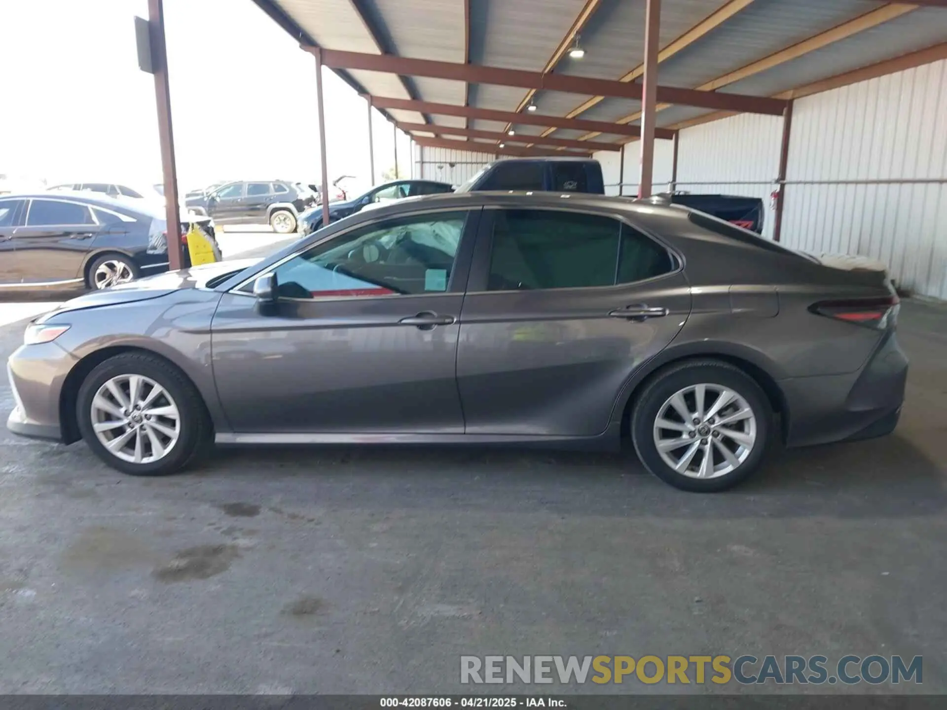 14 Photograph of a damaged car 4T1C11AK4MU532605 TOYOTA CAMRY 2021